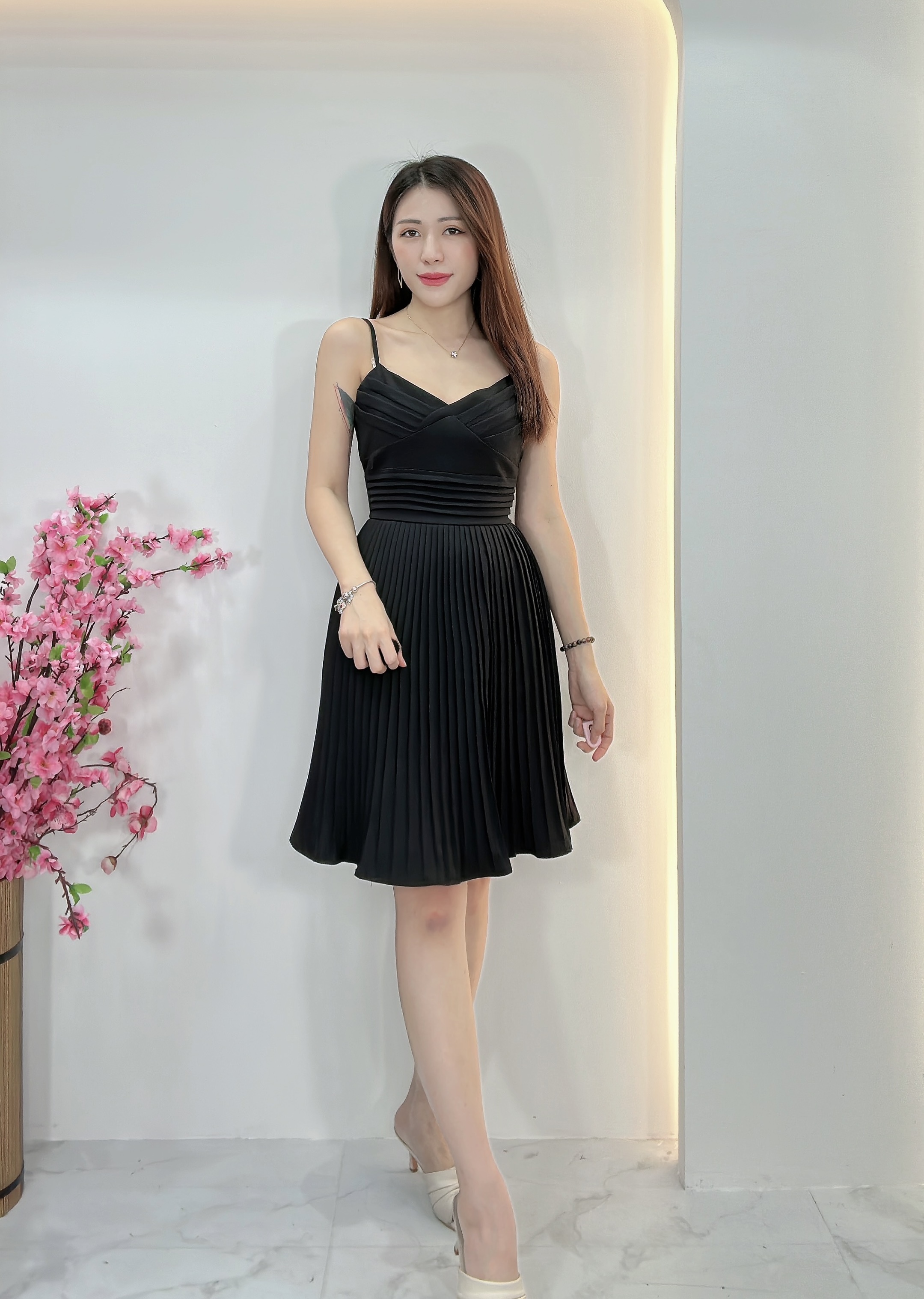 【LBP独家】气质交叉V领百褶设计连身裙（ST20543）