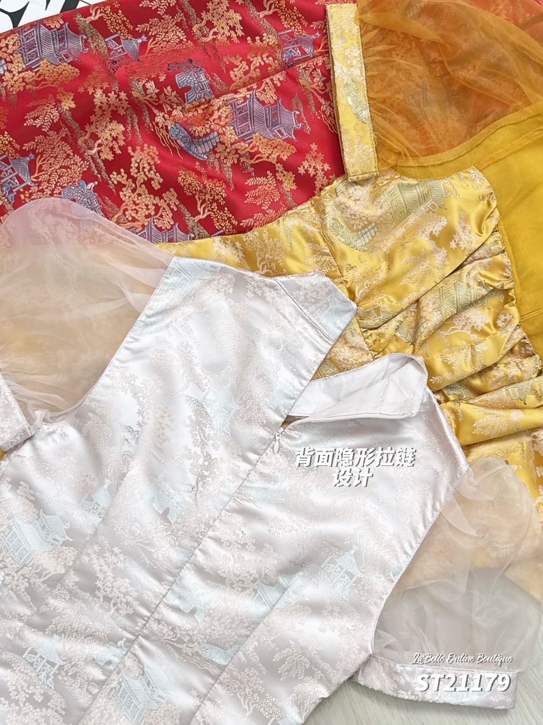 【LBP GXFC 独家新年系列】新中式山水图立领褶皱设计旗袍 (ST21179)-La'Belle Fashion Boutique Sdn Bhd