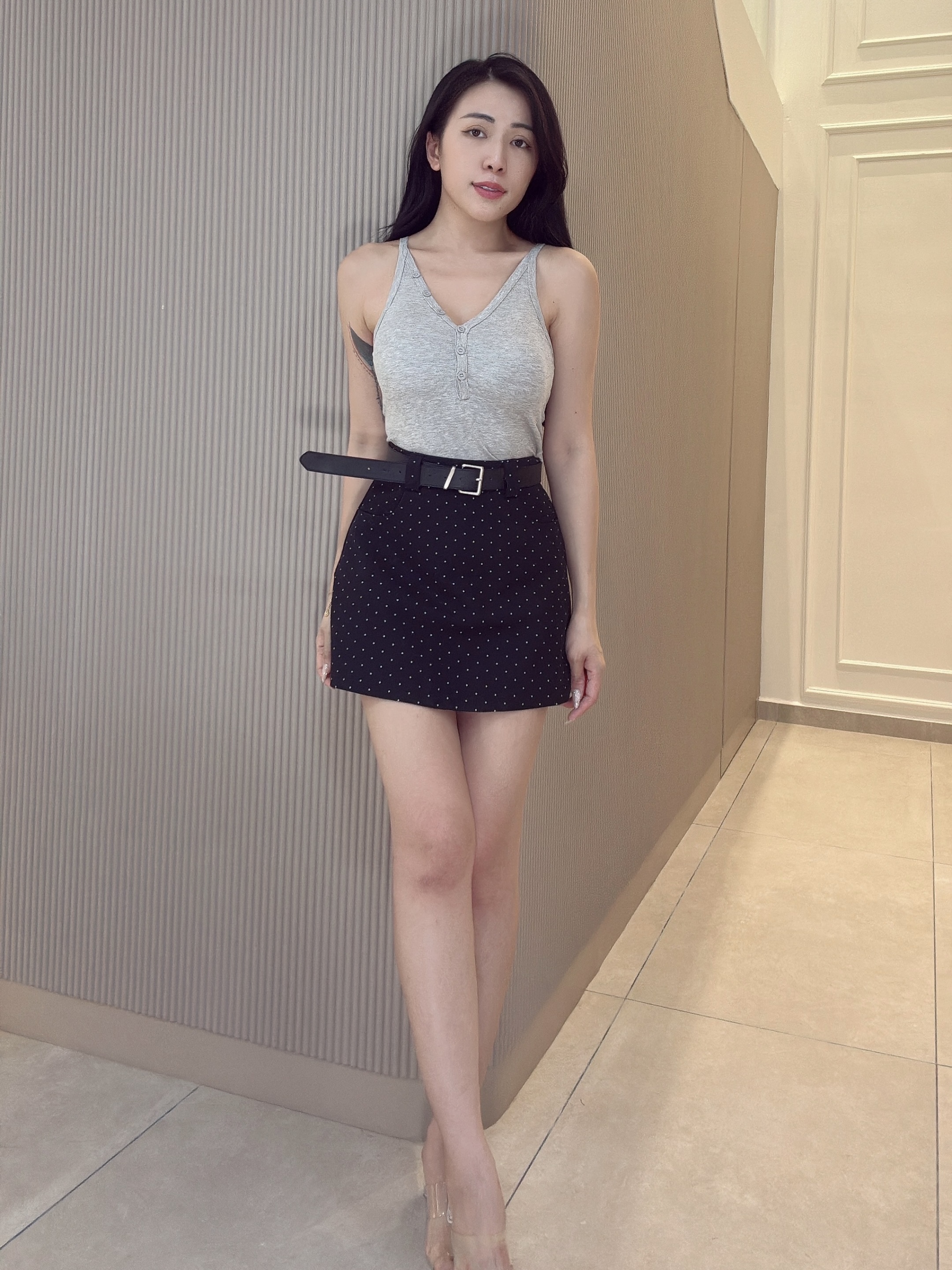 简约深V领纽扣修身吊带上衣 (T90869)