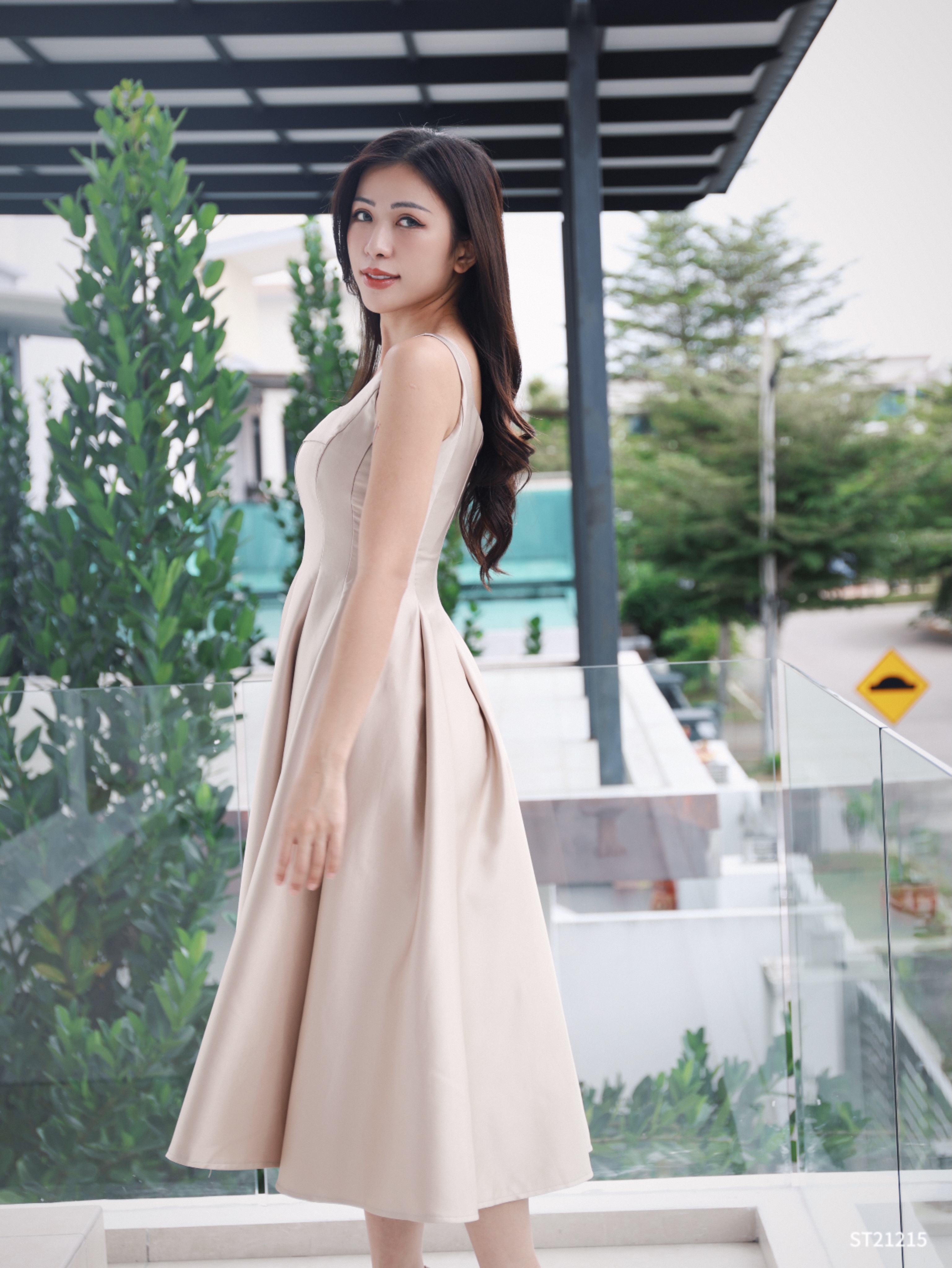 【LBP独家】法式优雅收腰方领吊带连身裙 (ST21215)-La'Belle Fashion Boutique Sdn Bhd