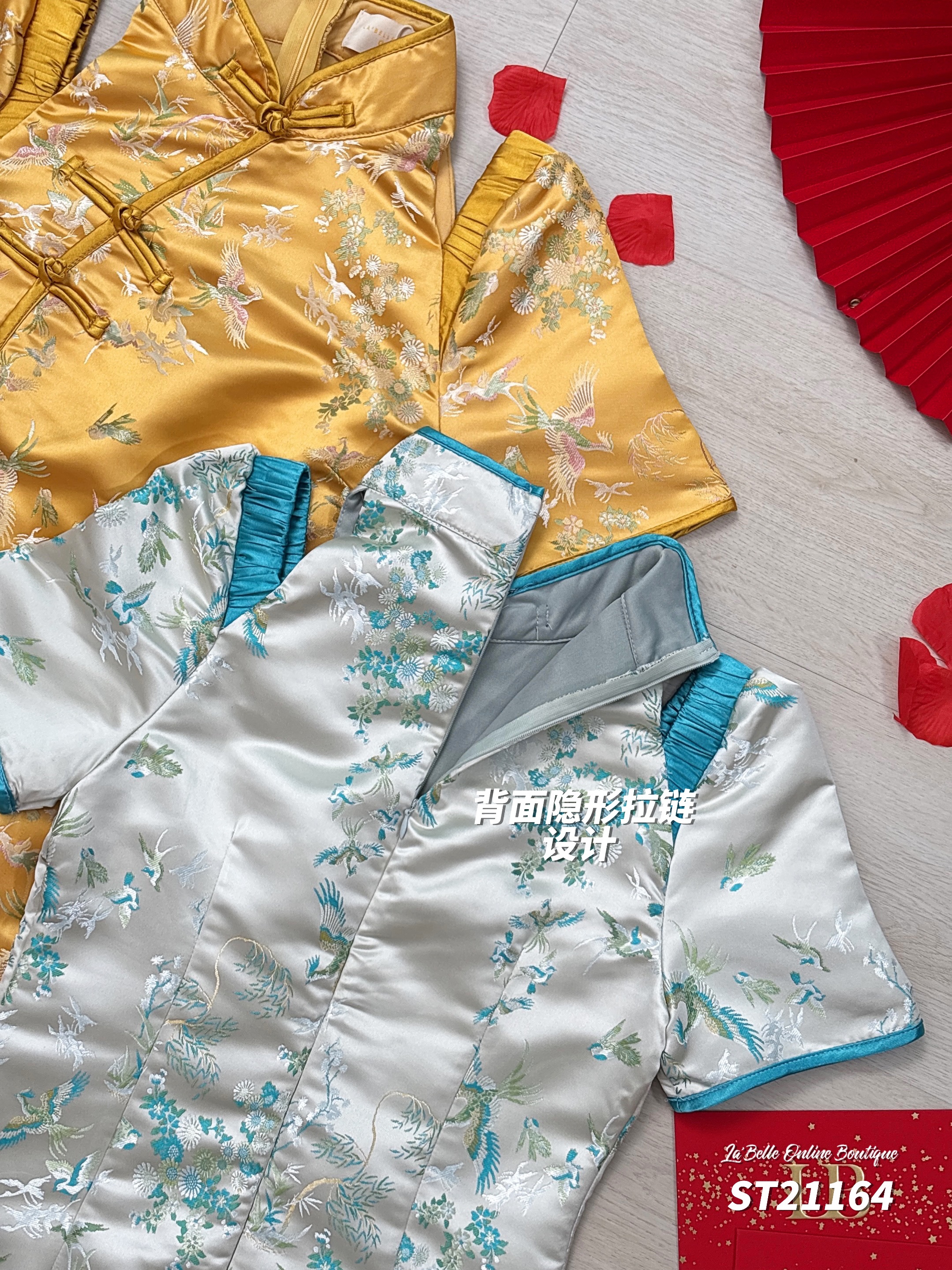 【LBP GXFC 独家新年系列-盛世年华】改良版花鸟图刺绣盘扣设计旗袍 (ST21164)-La'Belle Fashion Boutique Sdn Bhd
