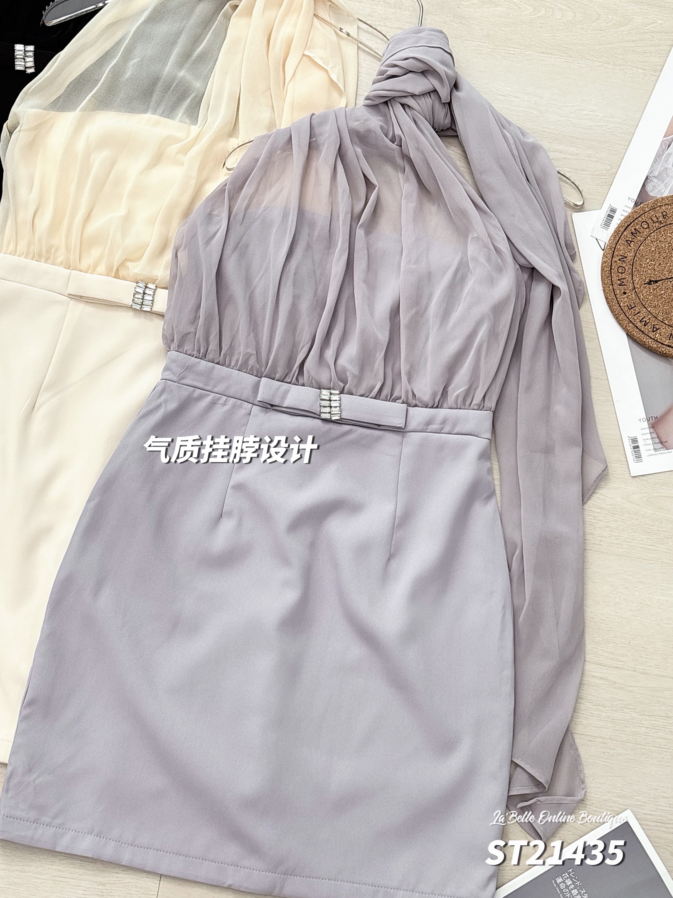 气质名媛风拼接设计挂脖连身裙 (ST21435)