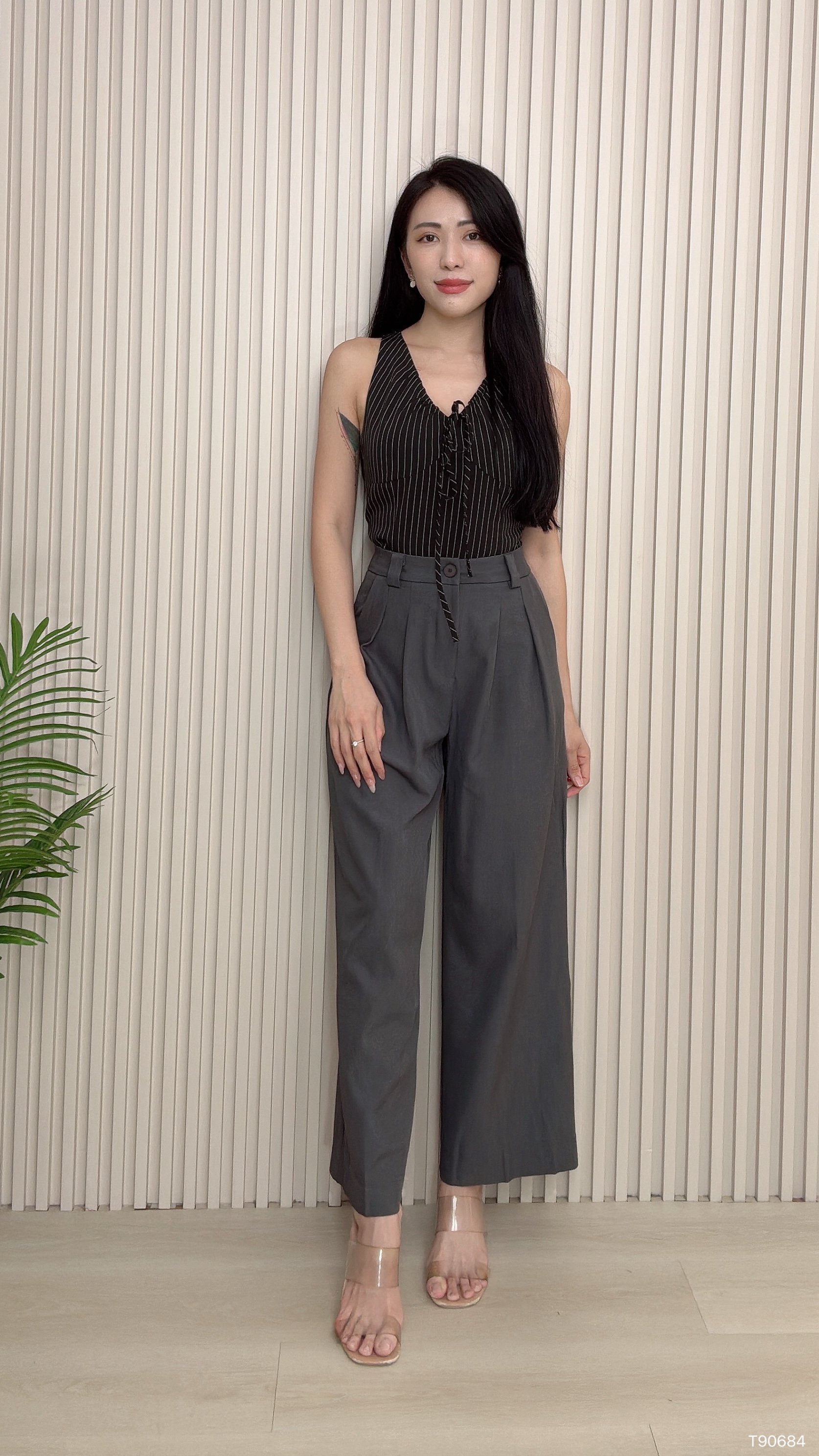 御姐气质V领抽绳设计条纹上衣 (T90684)