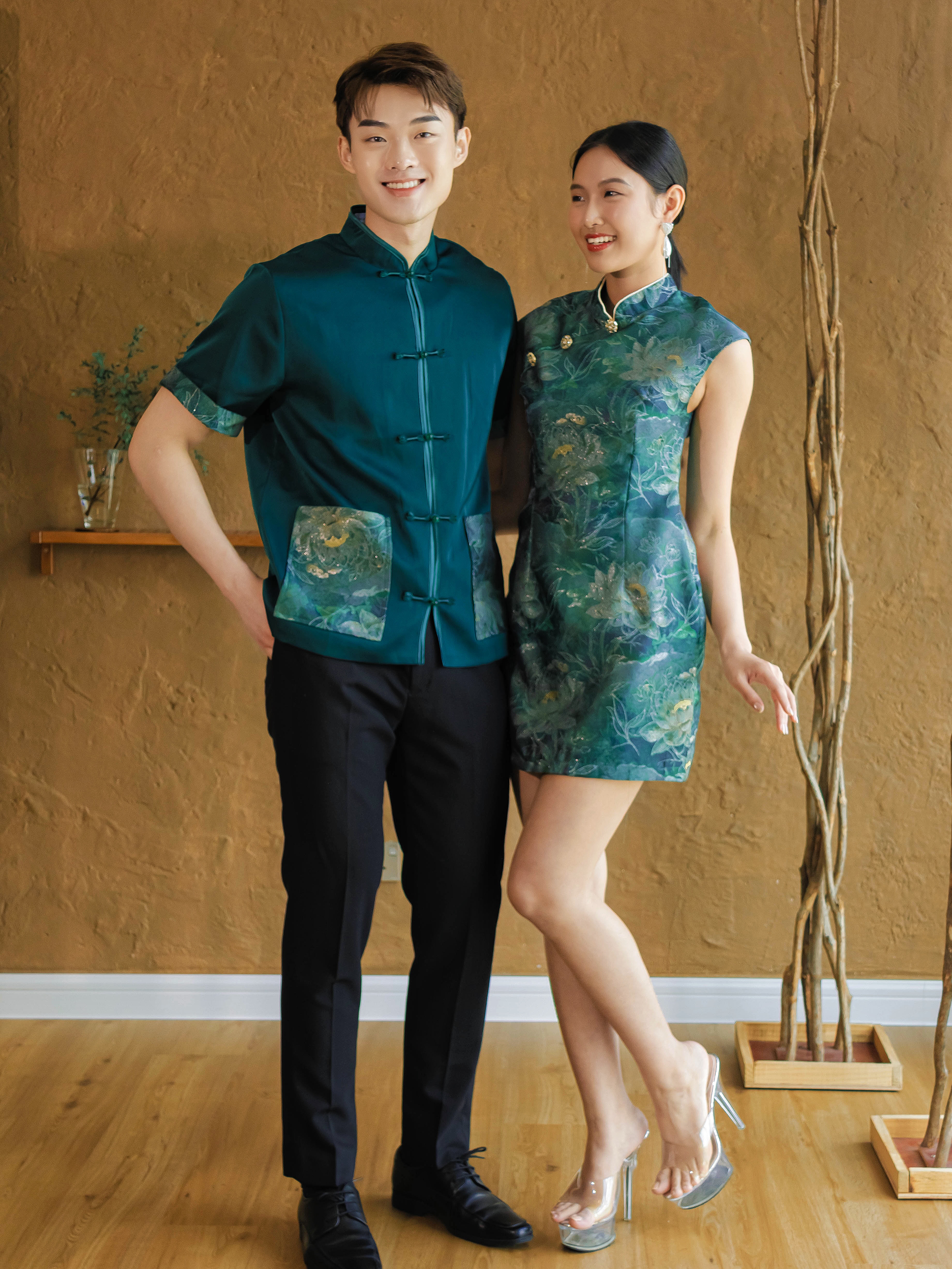 【烟岚浅梦】 女旗袍 -LBP 独家新年系列 高端改良版金属钻石假扣设计无袖旗袍 (ST21538)