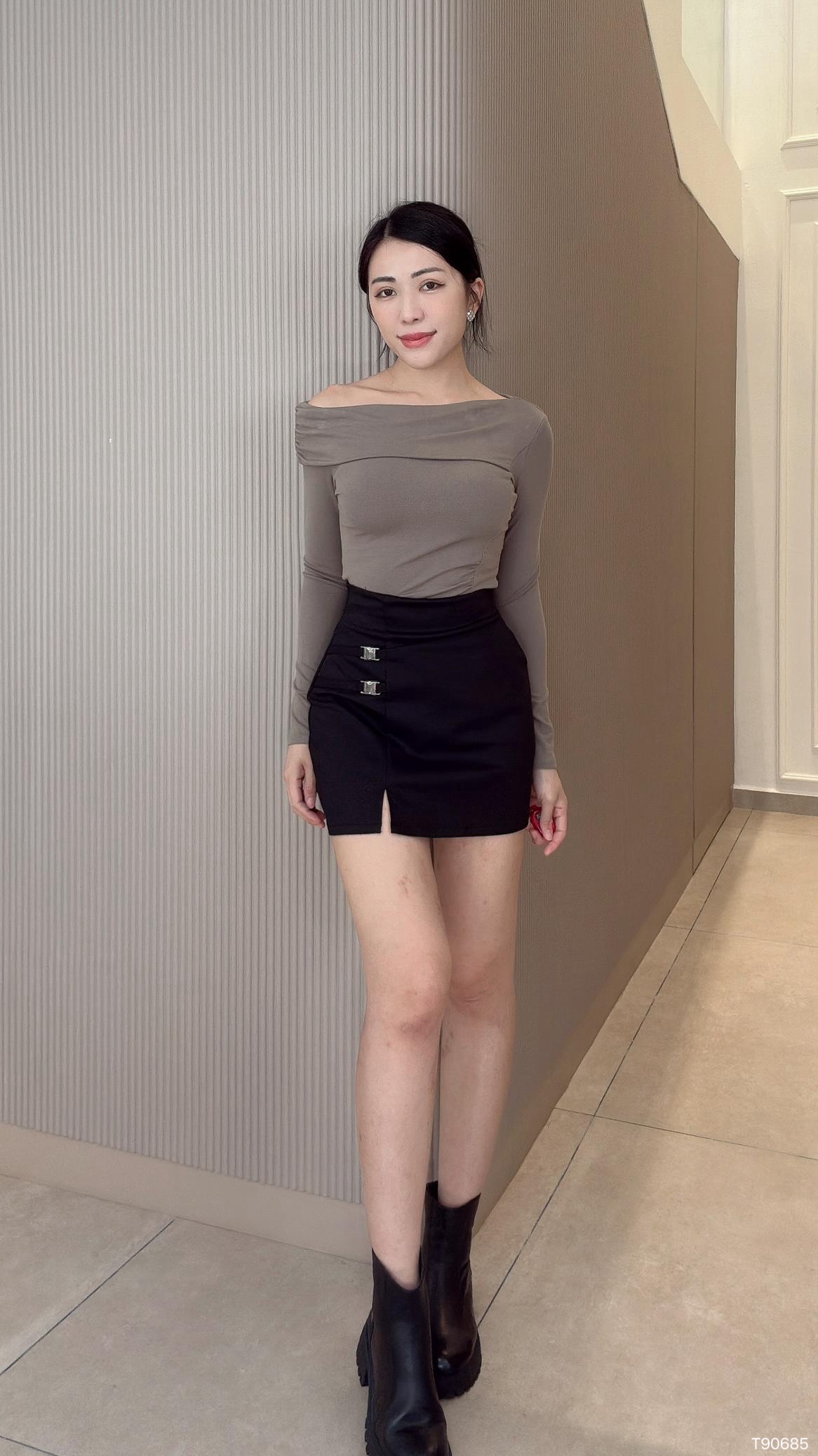 法式斜肩压皱设计长袖上衣 (T90685)