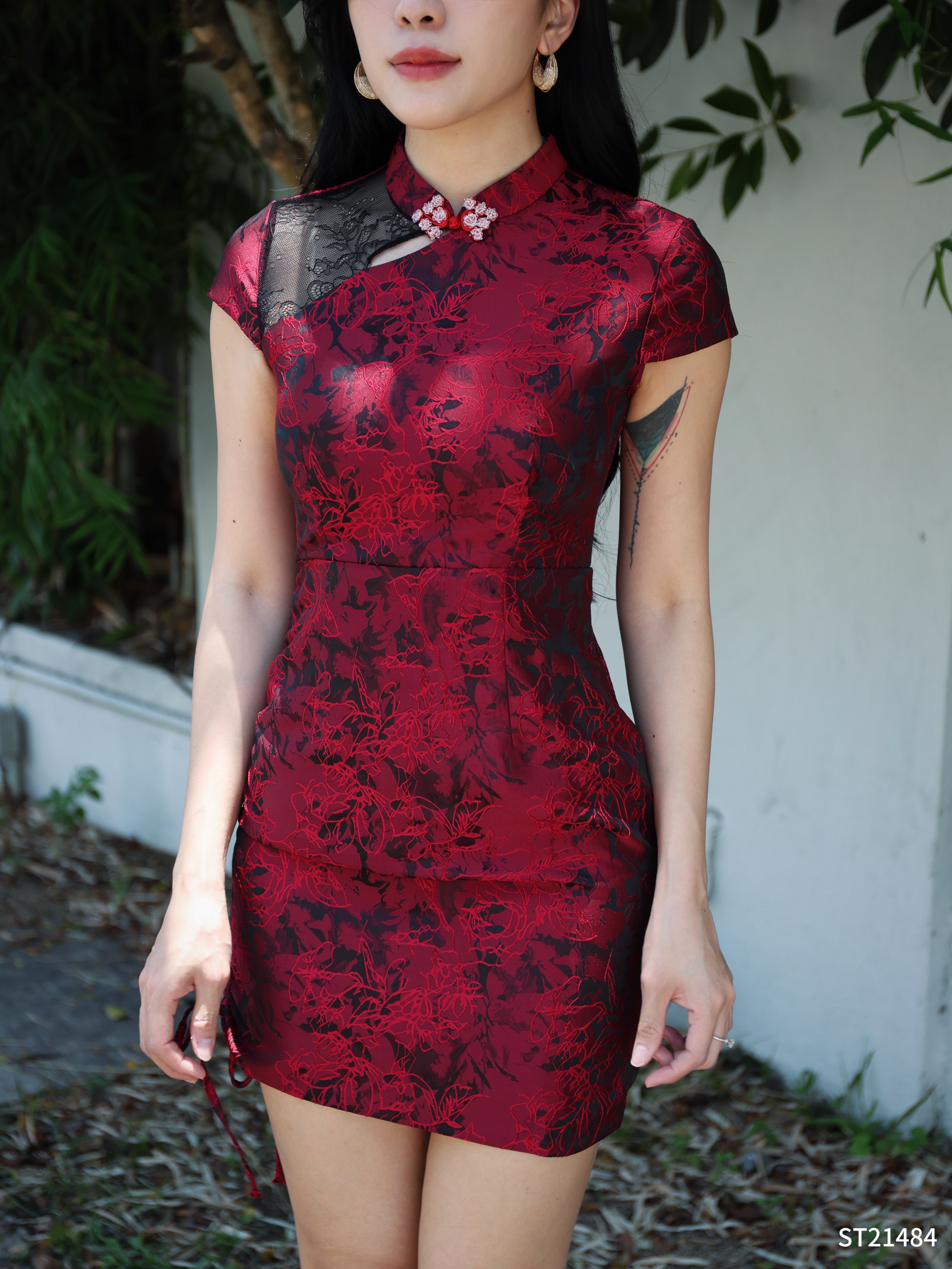 【LBP 独家新年系列】改良版水晶珠盘扣设计立领旗袍 (ST21484)