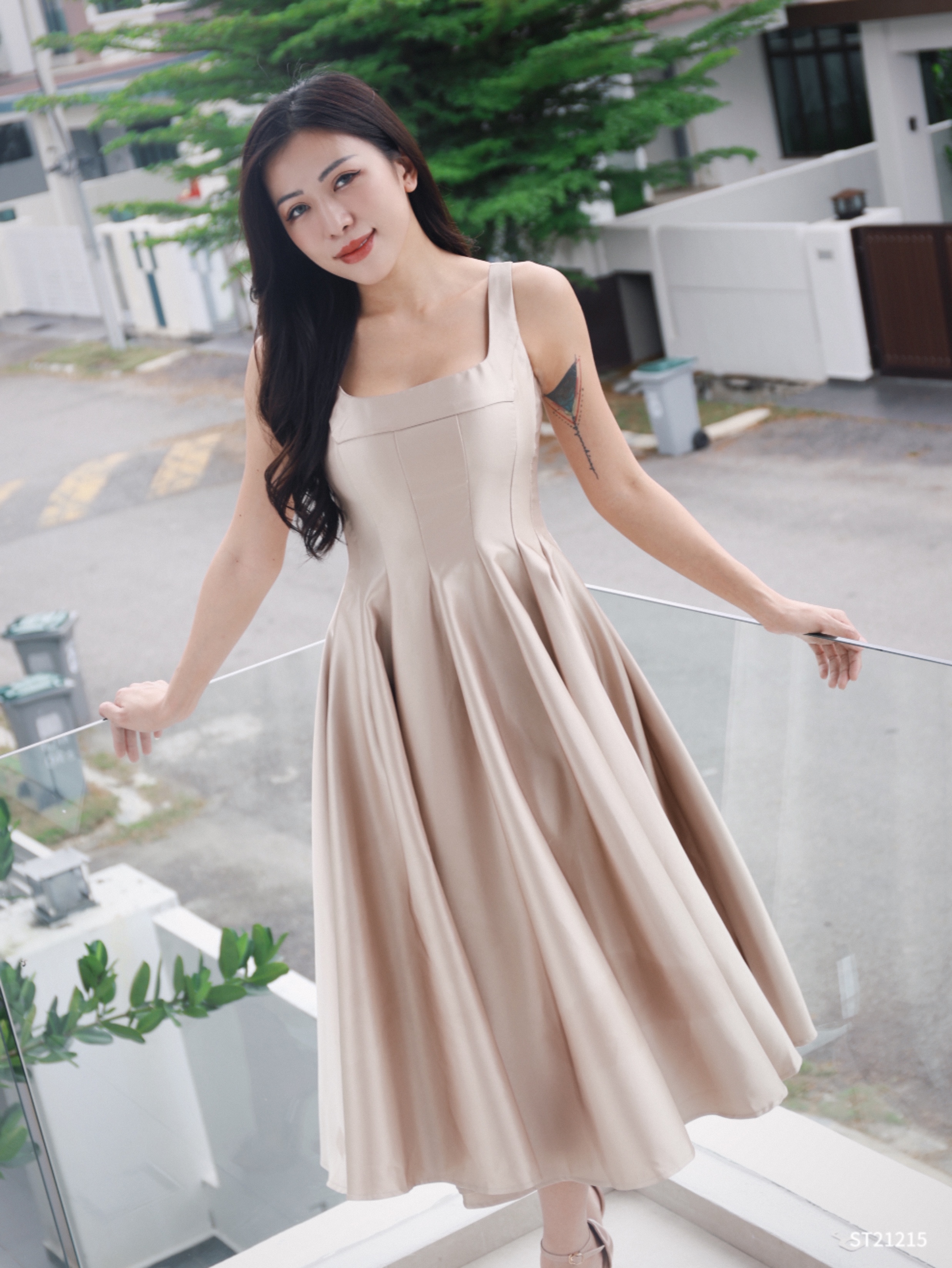 【LBP独家】法式优雅收腰方领吊带连身裙 (ST21215)-La'Belle Fashion Boutique Sdn Bhd