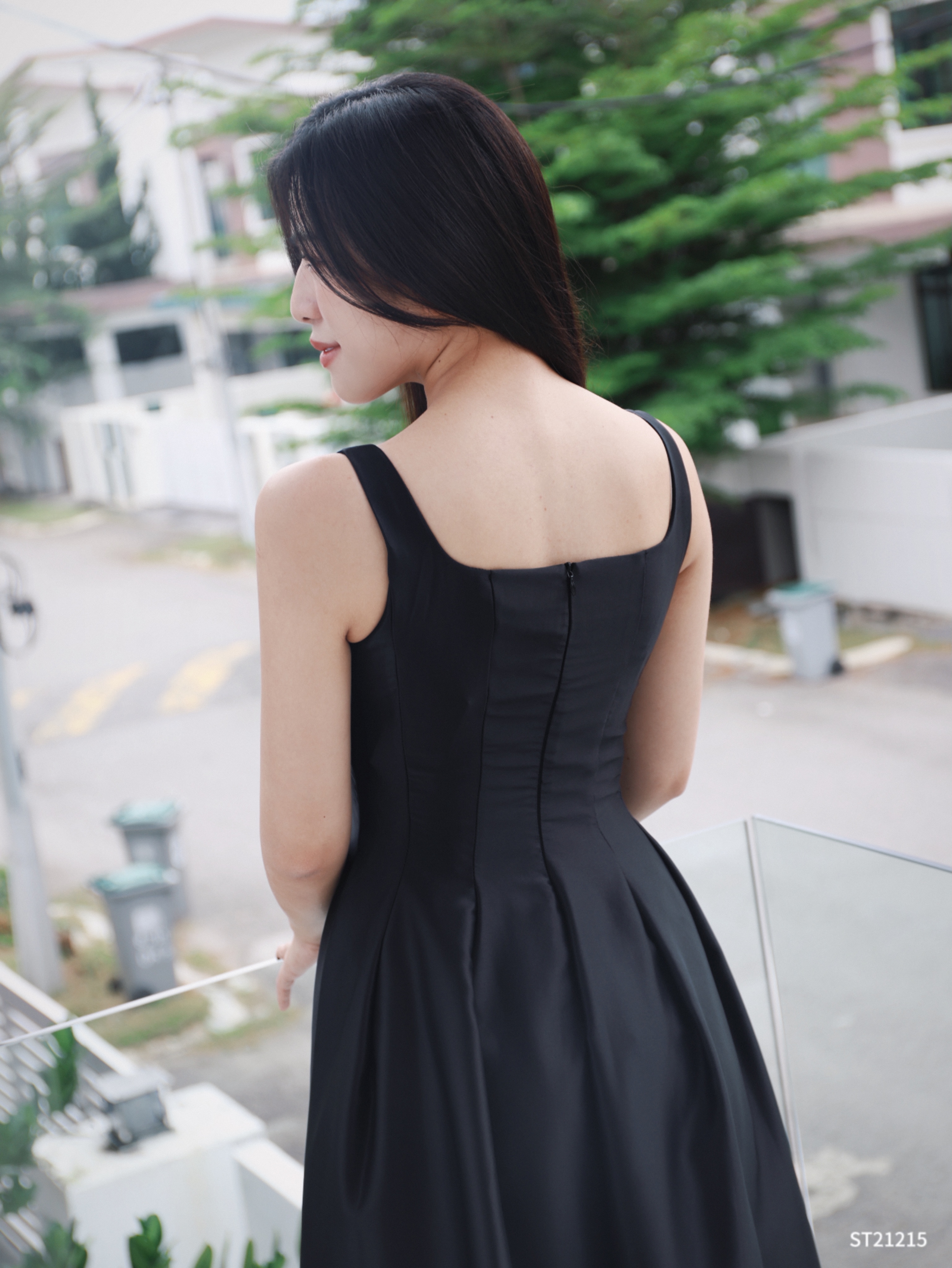 【LBP独家】法式优雅收腰方领吊带连身裙 (ST21215)-La'Belle Fashion Boutique Sdn Bhd