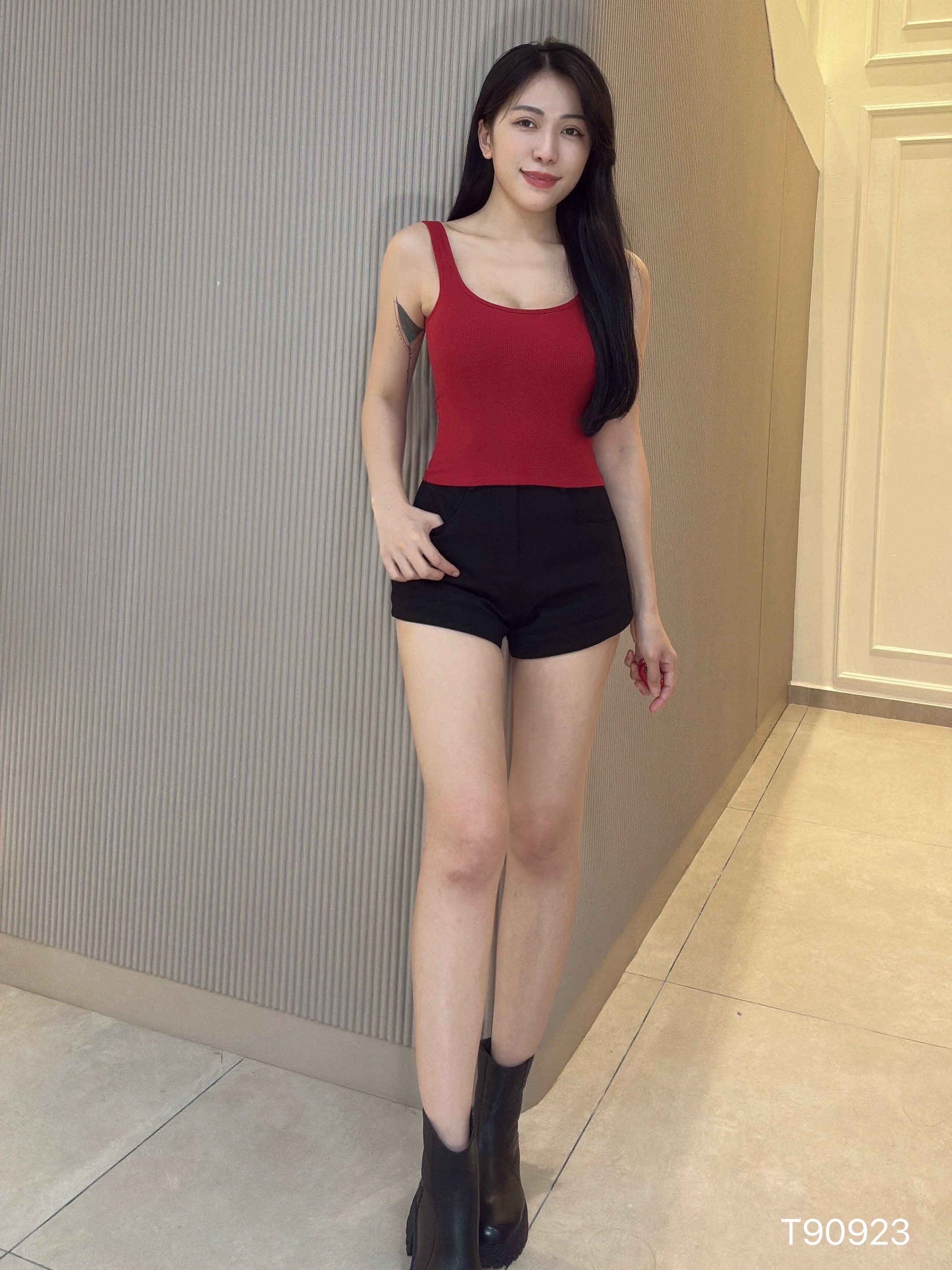极简风纯色方领露背吊带背心 (T90923)