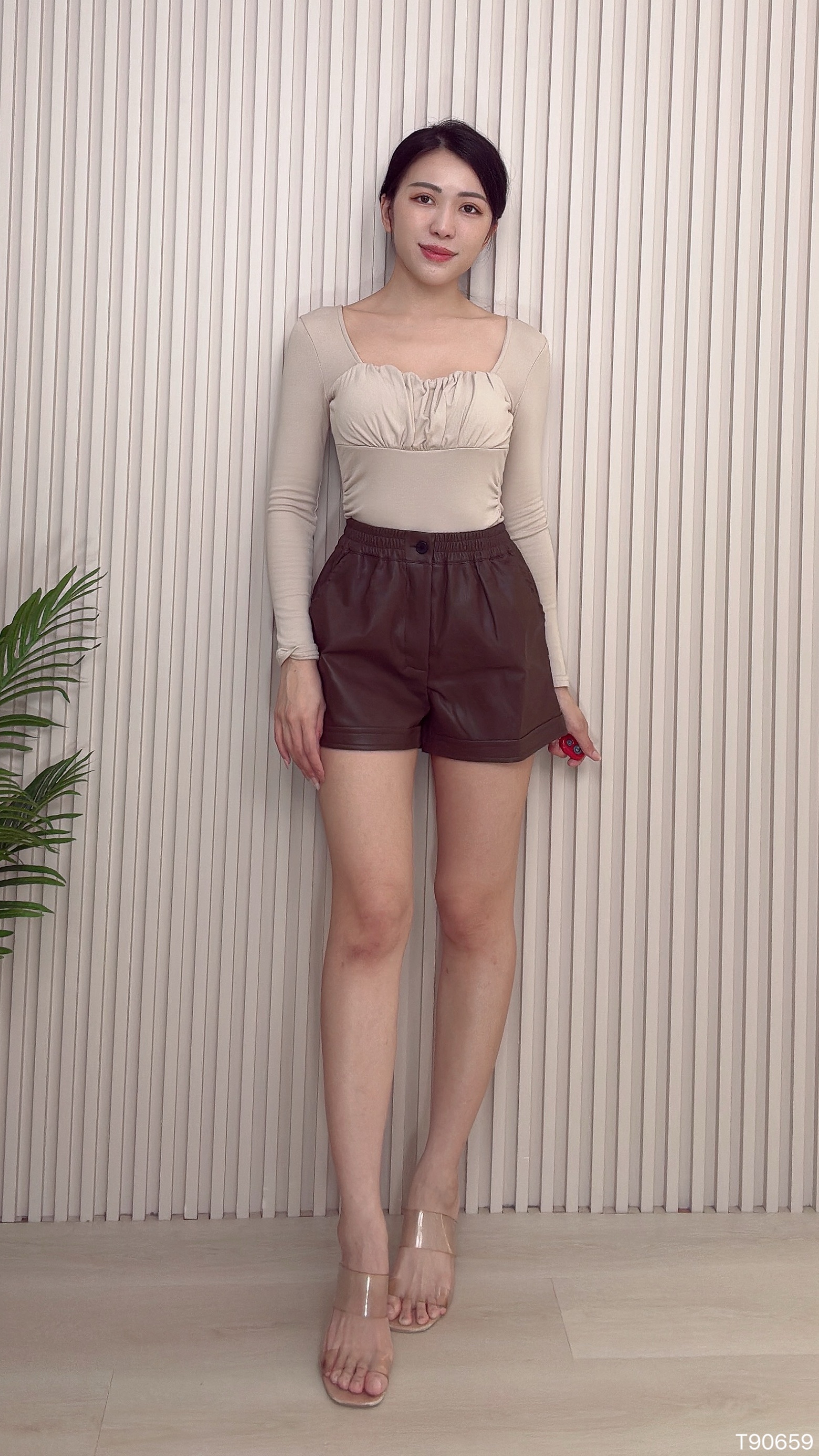 韩系方领褶皱收腰设计长袖上衣 (T90659)