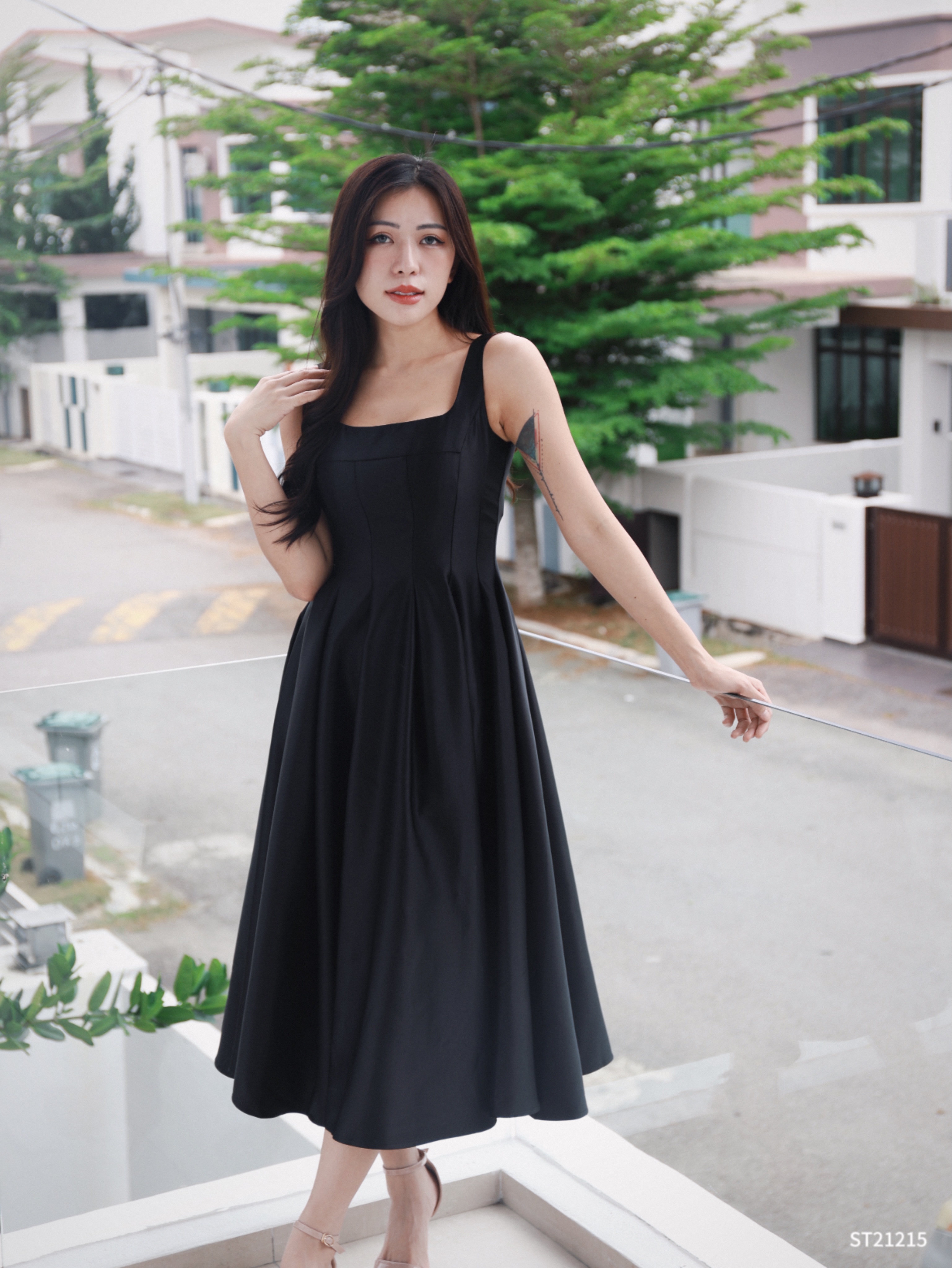 【LBP独家】法式优雅收腰方领吊带连身裙 (ST21215)-La'Belle Fashion Boutique Sdn Bhd