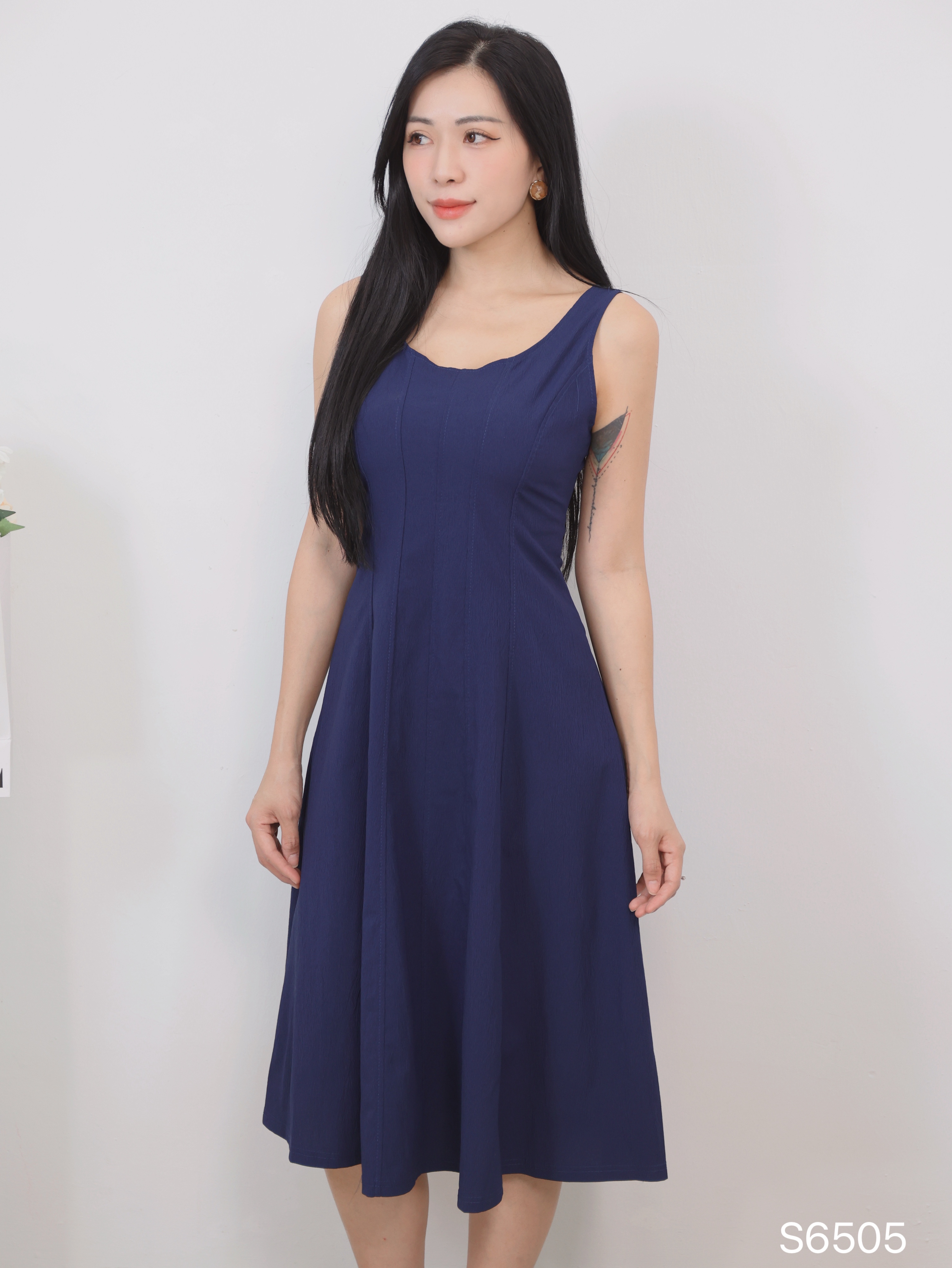 韩系A字大U领设计连身裙 (S6505)