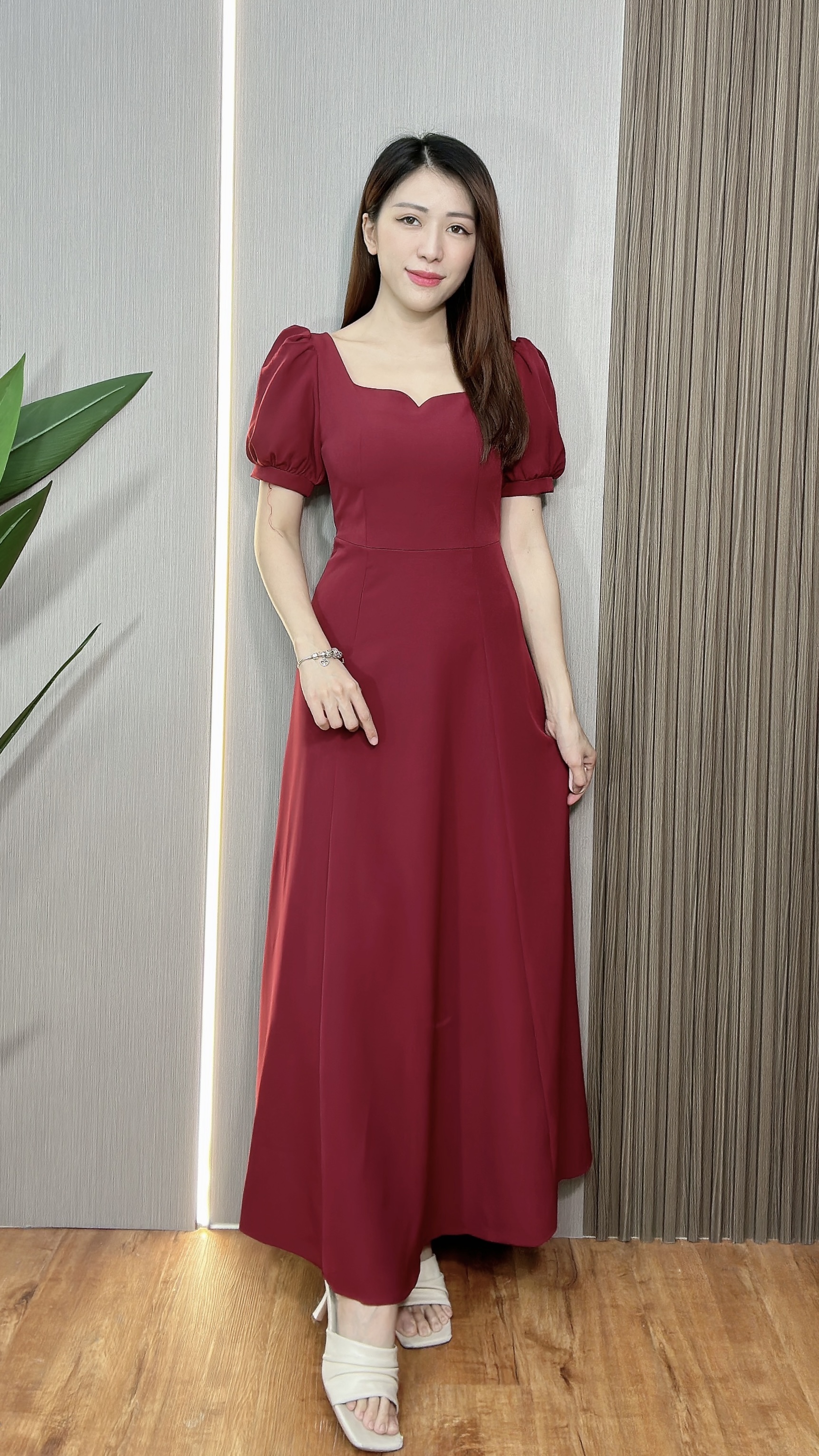 高贵修身方心领设计连身裙（ST20522）