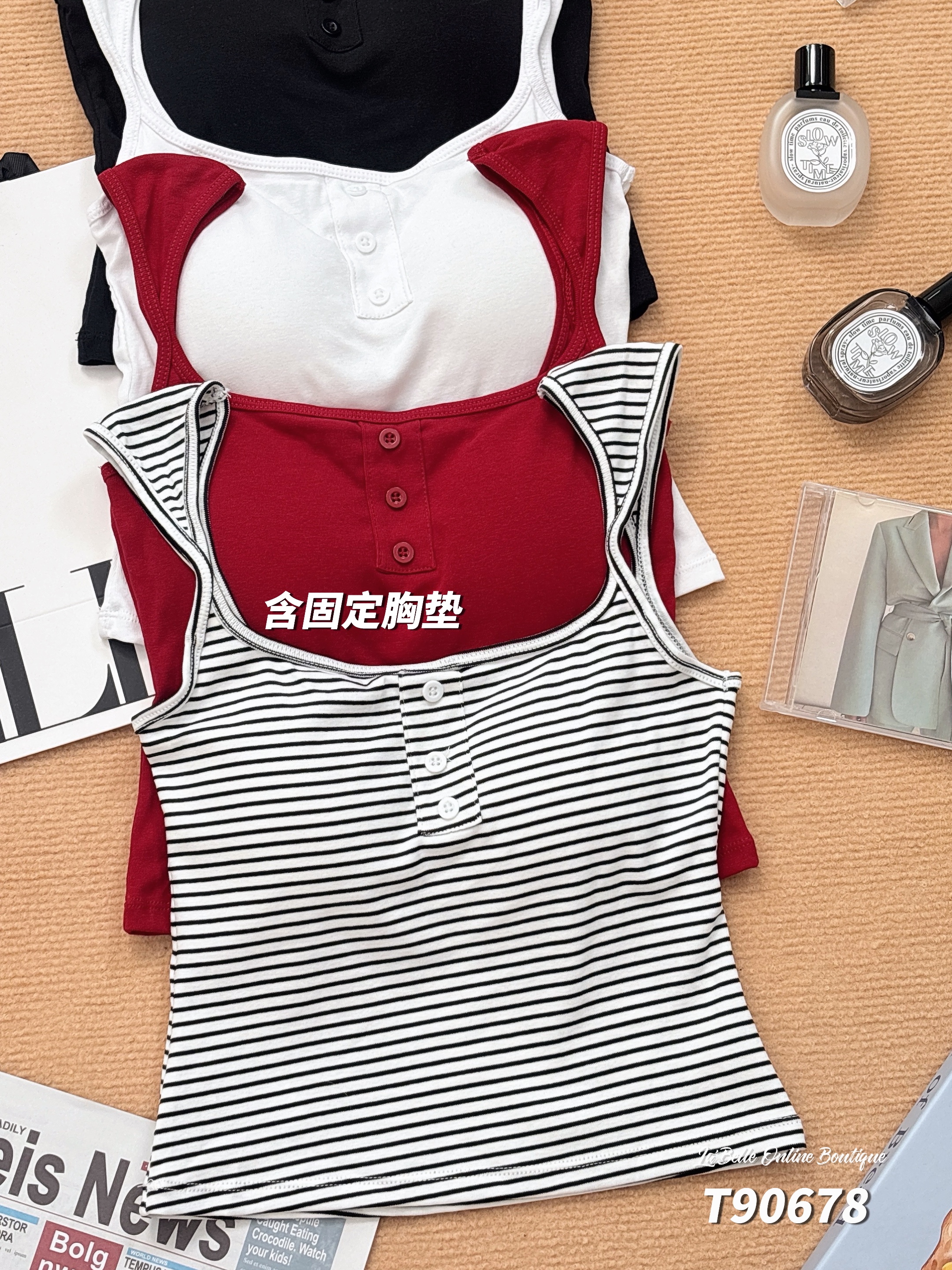 个性简约露锁骨方领设计上衣（T90678）