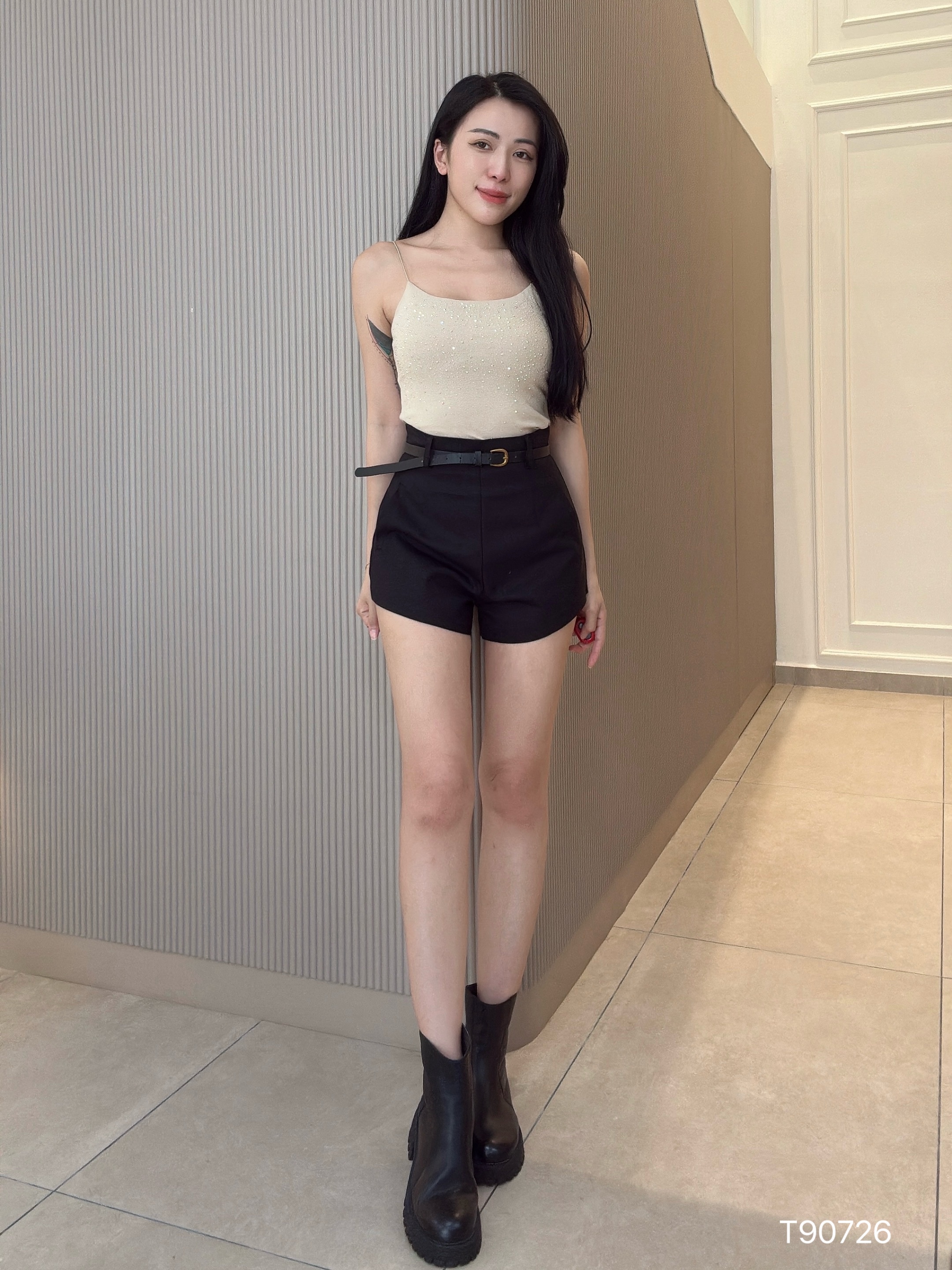 纯欲风烫钻设计细带上衣 (T90726)