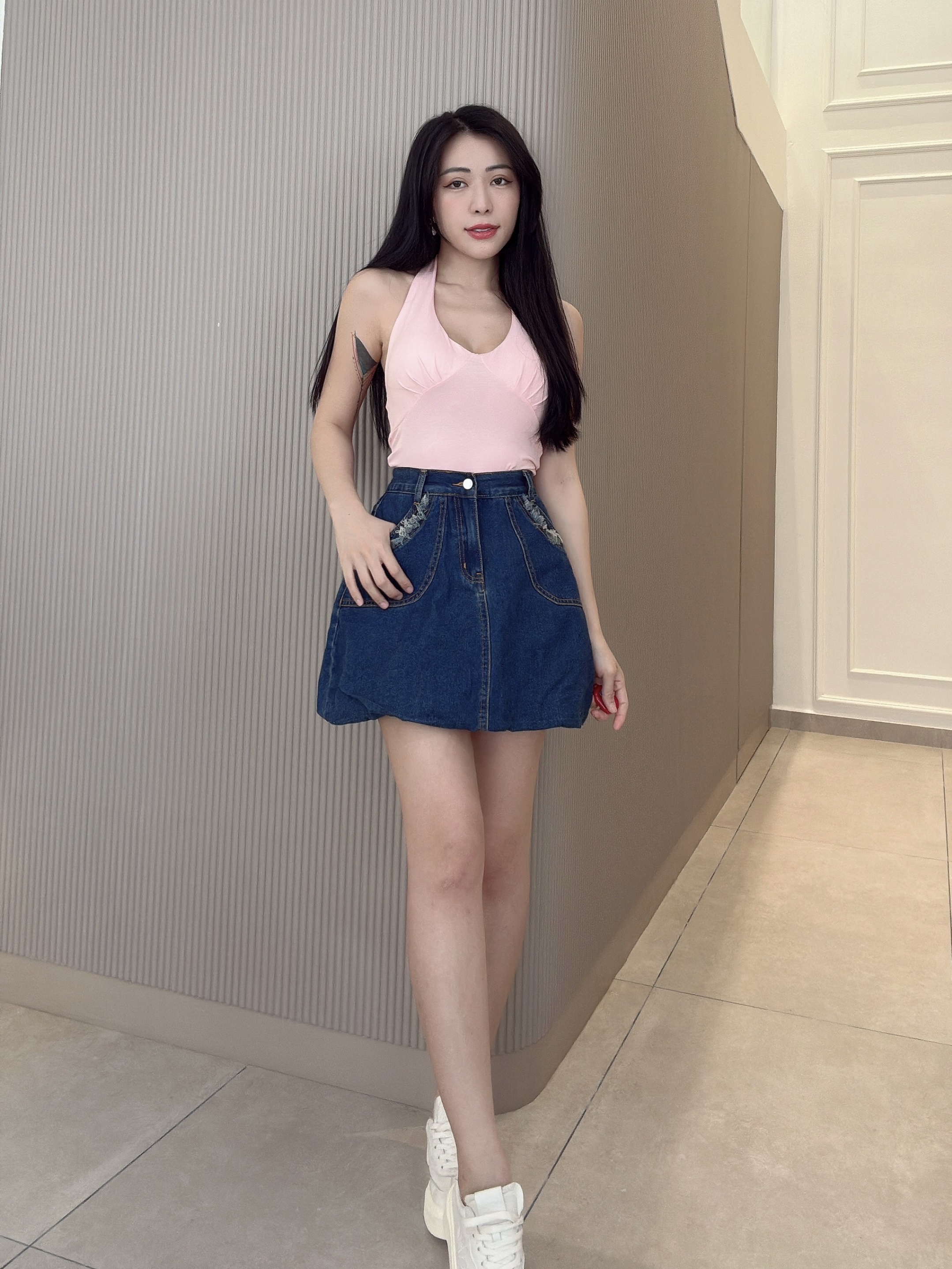 辣妹性感风露肩美背挂脖上衣 (T90744)