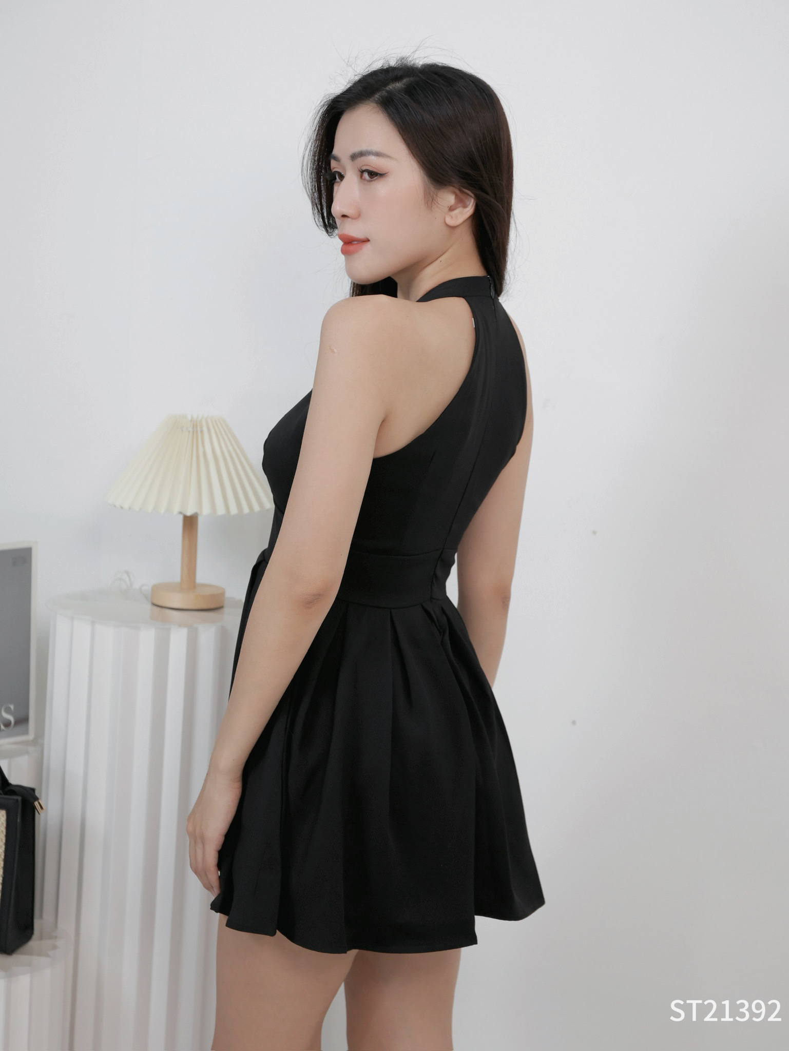 法式削肩百褶下摆设计V领连身裤裙 (ST21392)