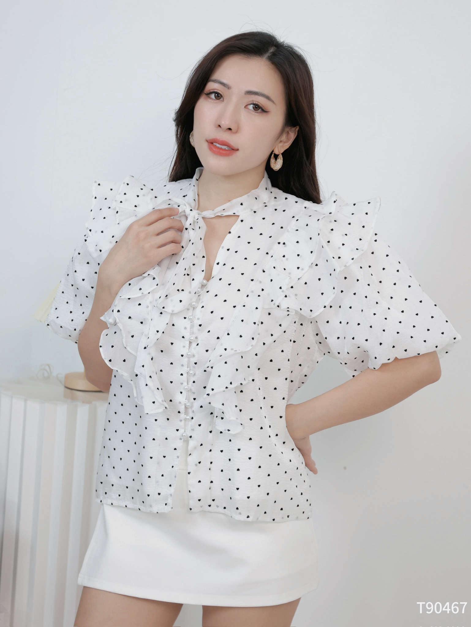 甜美荷叶边爱心波点设计V领上衣 (T90467)