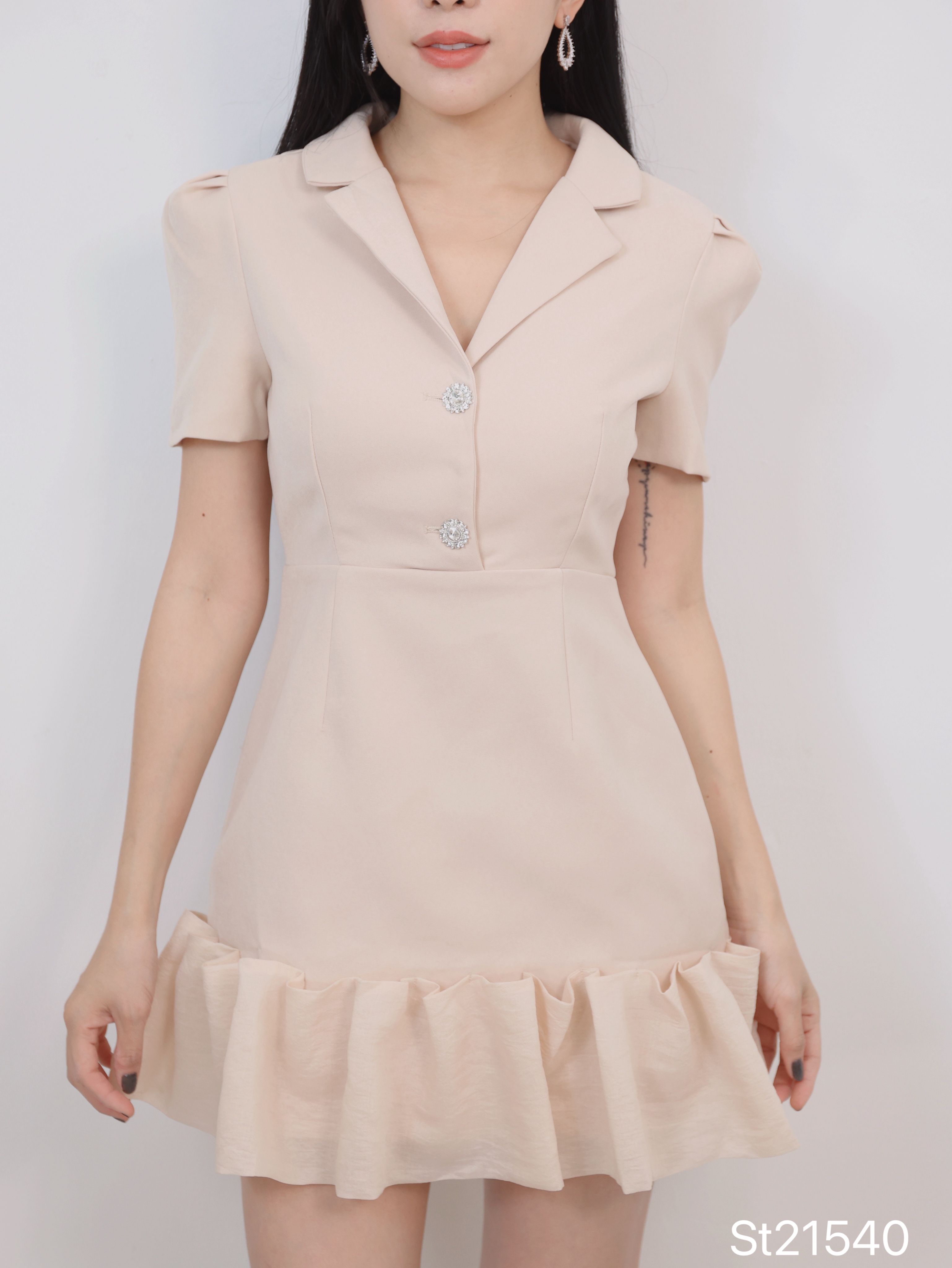 法式大V西装领荷叶裙摆设计连身裙 (ST21540)