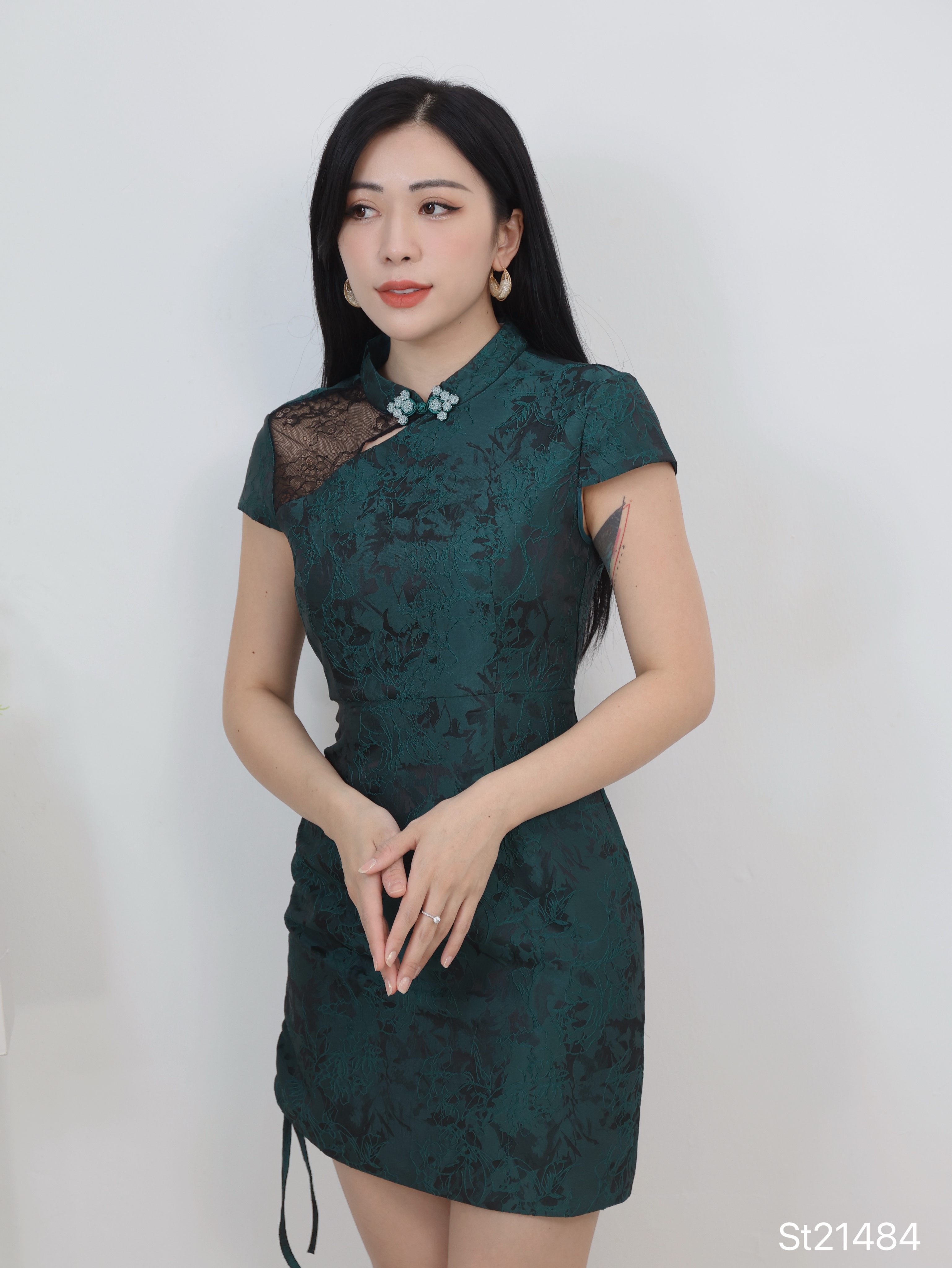 【LBP 独家新年系列】改良版水晶珠盘扣设计立领旗袍 (ST21484)