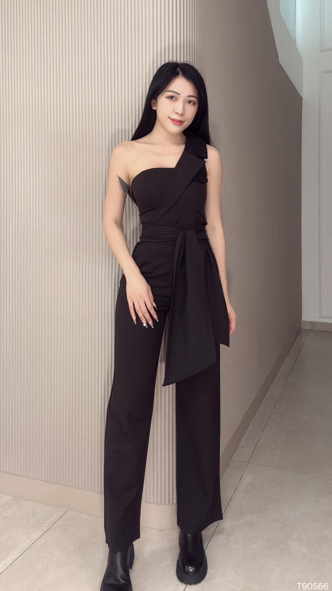 【LATTE NOON】酷帅撞色西装领削肩设计上衣 (T90566)