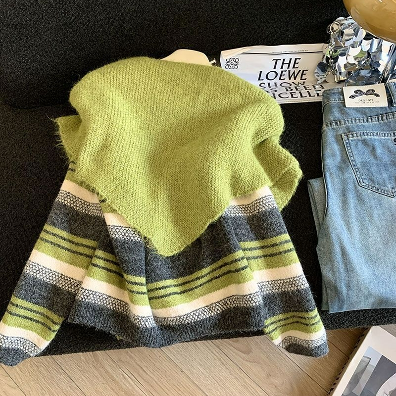 【整套】正肩疊穿針織披肩圍巾+圓領條紋毛衣兩件套