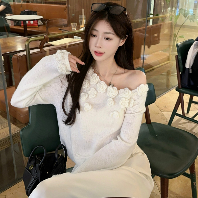 純慾風露肩疊穿花朵設計感短版內搭針織毛衣