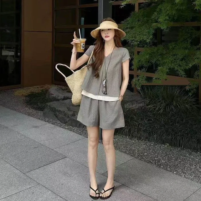 【整套】V領後背扭結撞色拼接小衫闊腿短褲兩件套