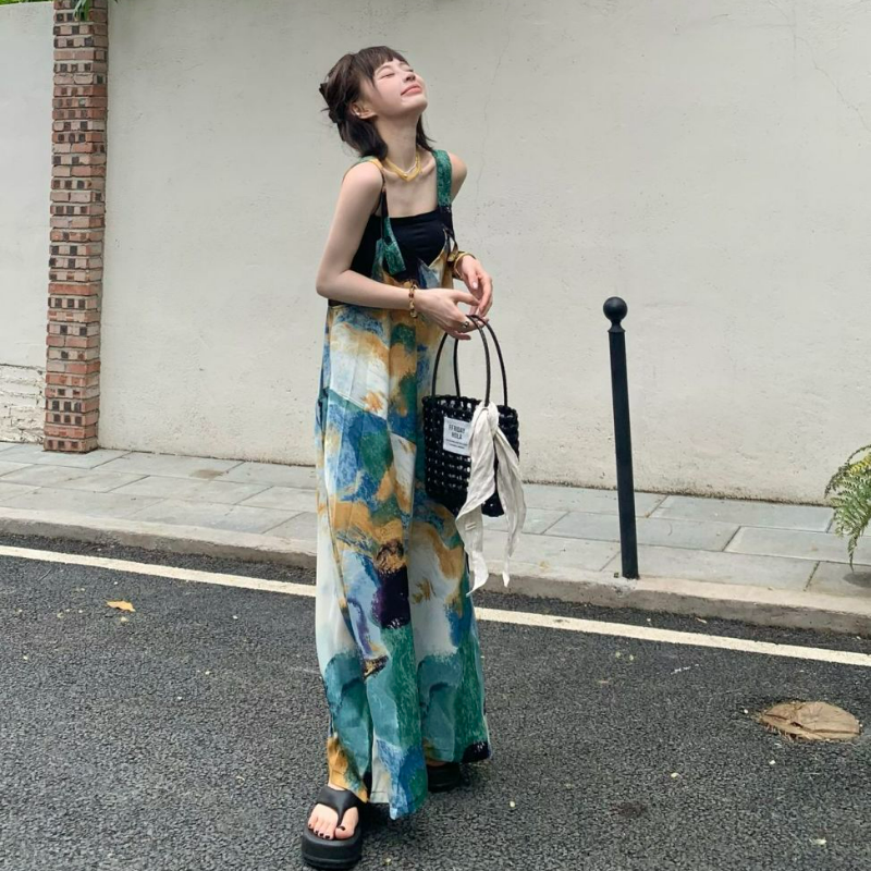 清涼顯白海島藍V領寬鬆休閒闊腿背帶連體褲