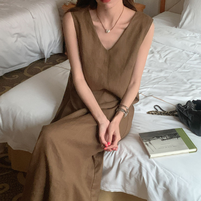 設計感露背大碼寬鬆遮肚顯瘦v領無袖洋裝