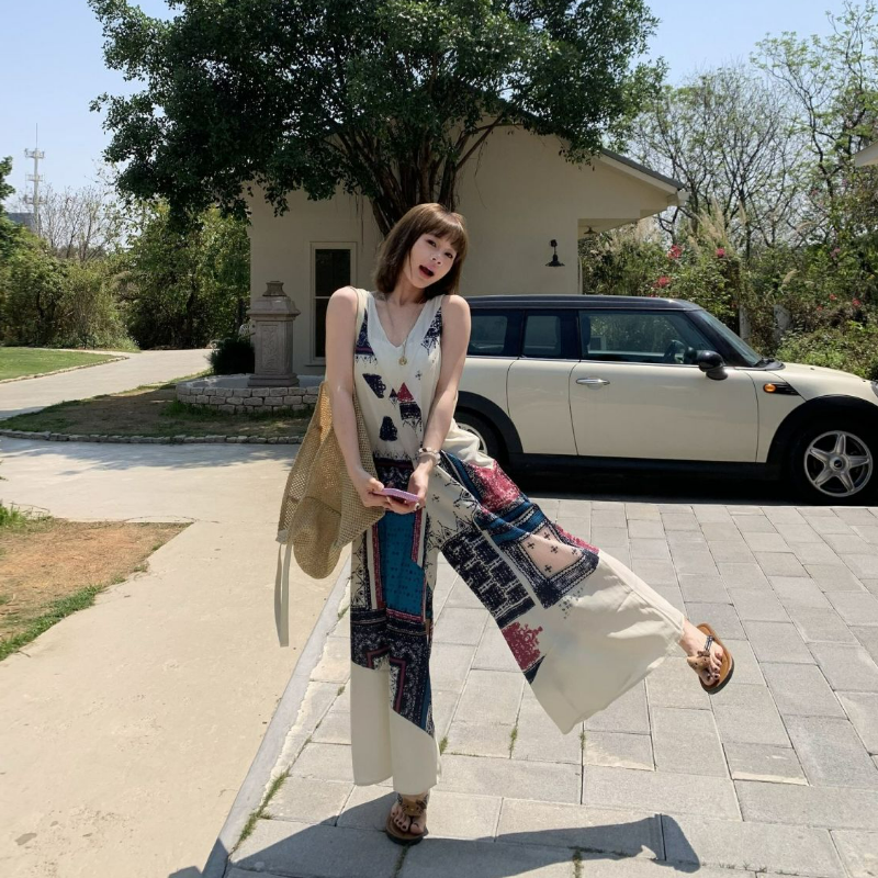 海島風休閒闊腿連體褲女夏復古印花背帶褲氣質V領無袖背心連衣褲