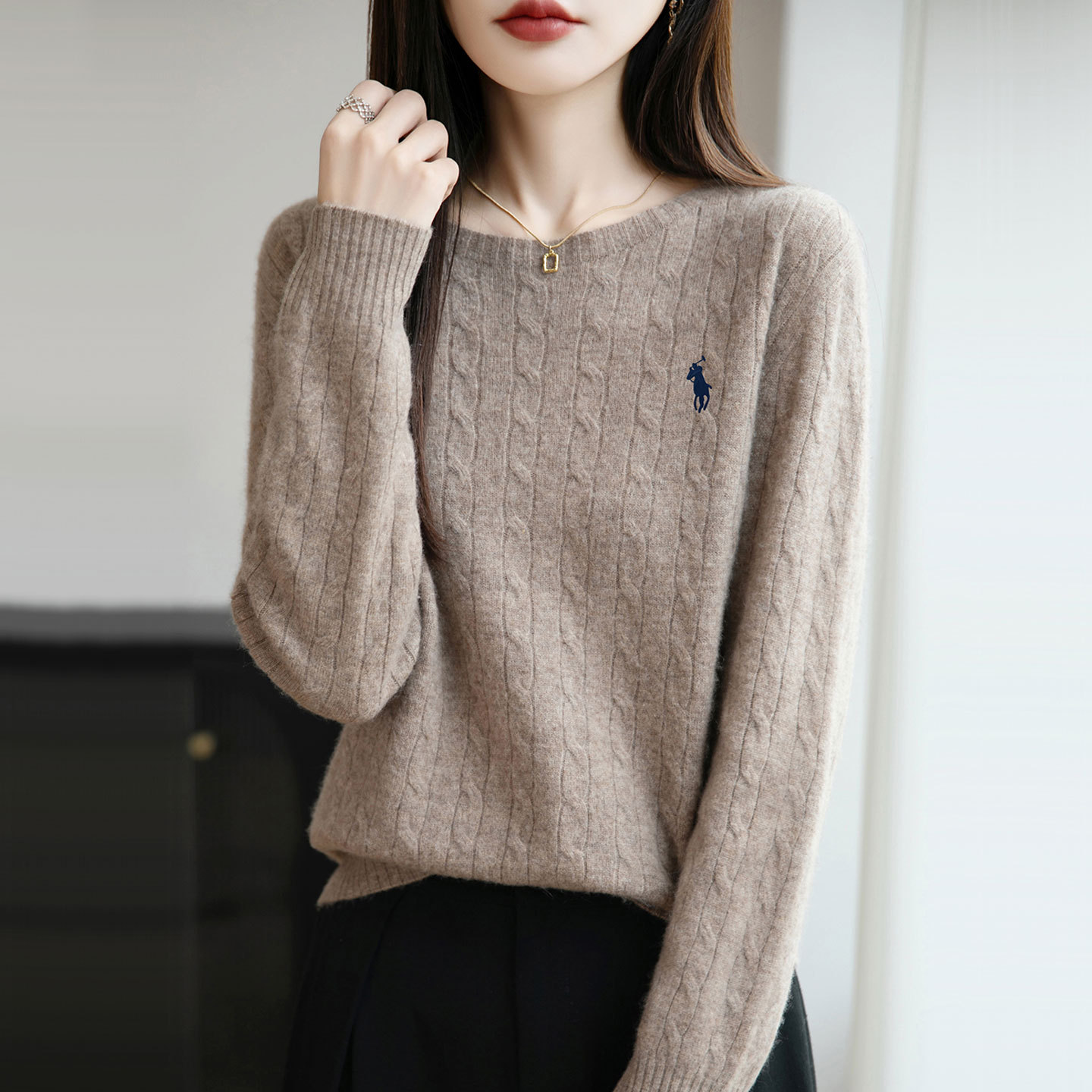圓領小马刺繡打底復古長袖麻花針織毛衣