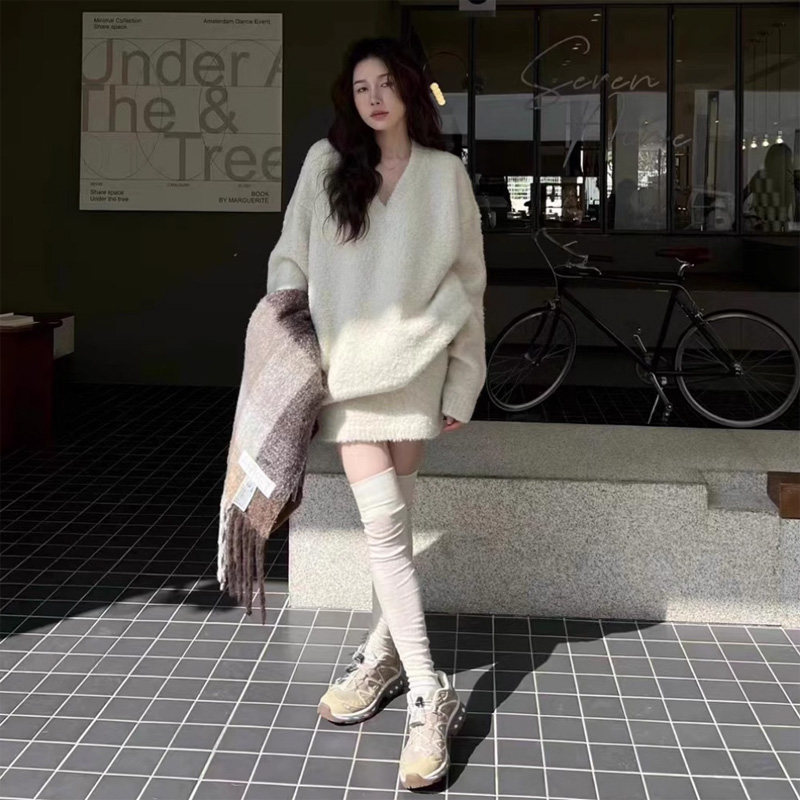 【整套】高級感軟慵懶v領針織毛衣+顯瘦高腰半身裙兩件套