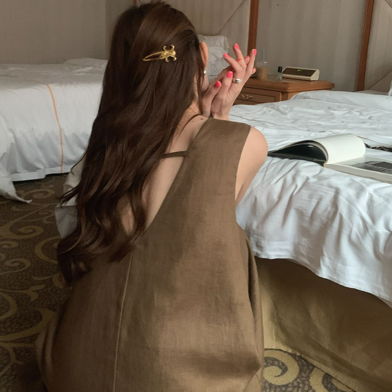 設計感露背大碼寬鬆遮肚顯瘦v領無袖洋裝