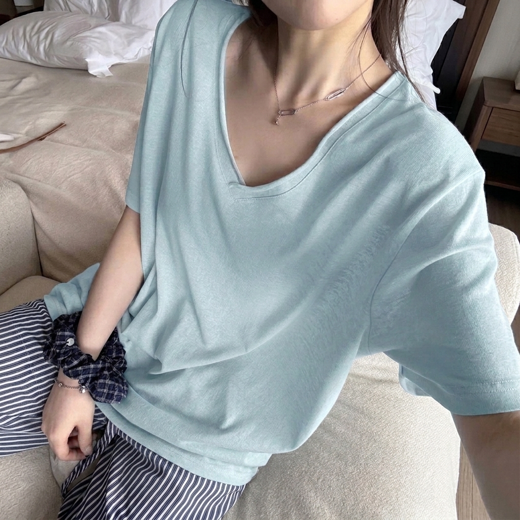 @薄款鬆弛感雪花肌理捲邊v領百搭短袖t恤