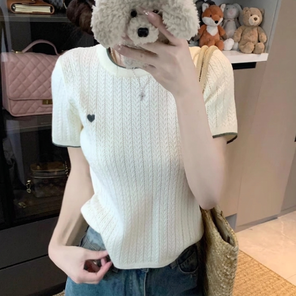 @學院風撞色圓領愛心刺繡短袖T恤