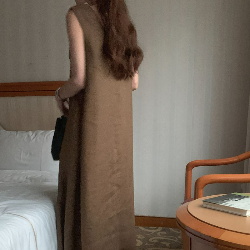 設計感露背大碼寬鬆遮肚顯瘦v領無袖洋裝