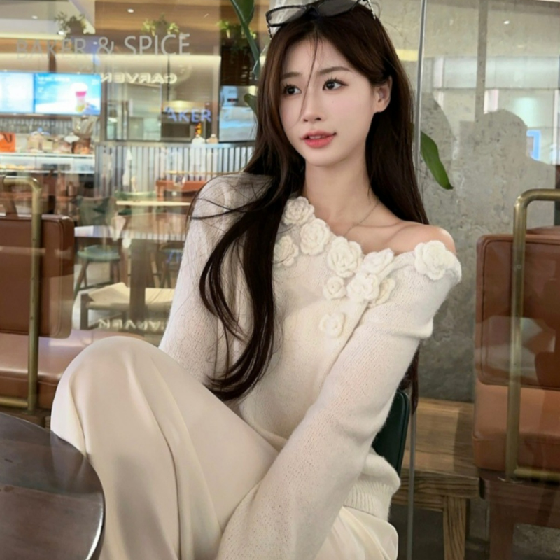 純慾風露肩疊穿花朵設計感短版內搭針織毛衣