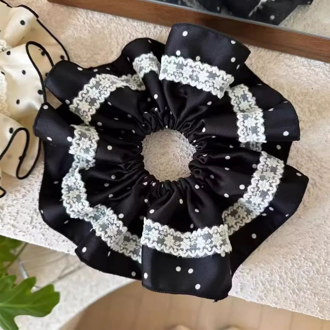 法式復古溫柔氣質高級感黑白波點絲絨髮圈