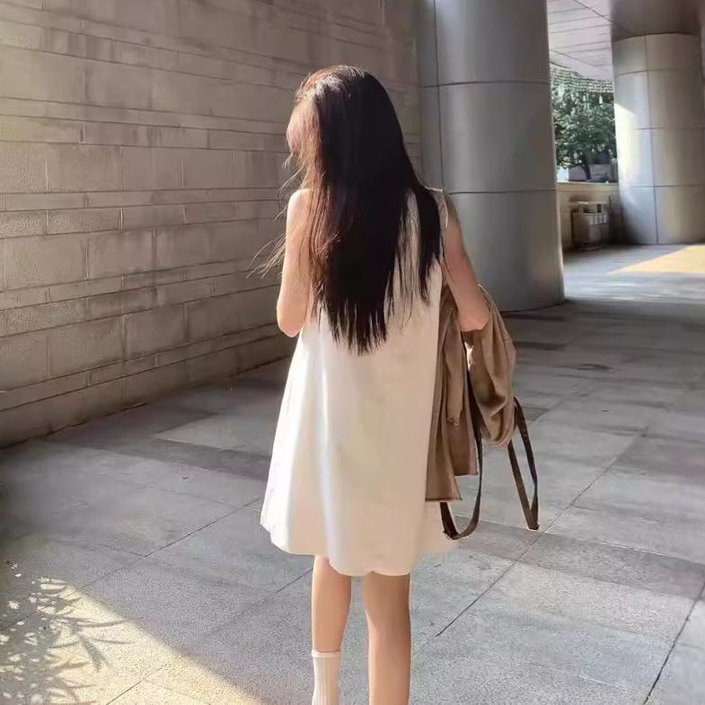 簡約白色V領寬鬆顯瘦A字裙減齡無袖洋裝