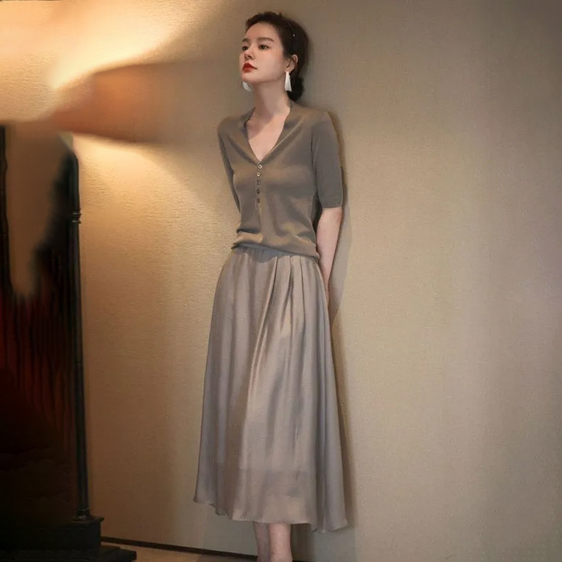【單件】時尚簡約高級感V領上衣+冰絲半身裙兩件套裝