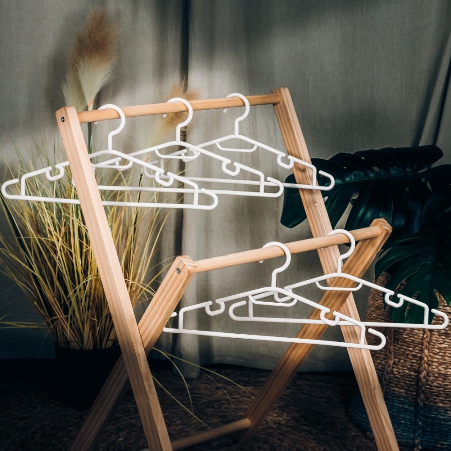 Different Types of Hangers for Your Clothes There are different types ...