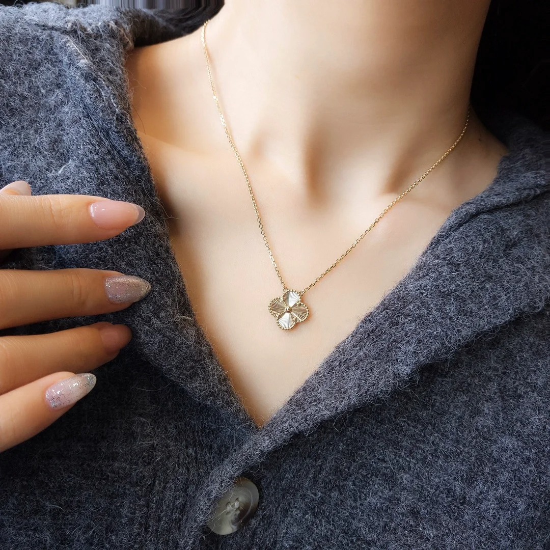 【ヴァンクリーフ】ネックレス・ペンダント0825-4-57-1