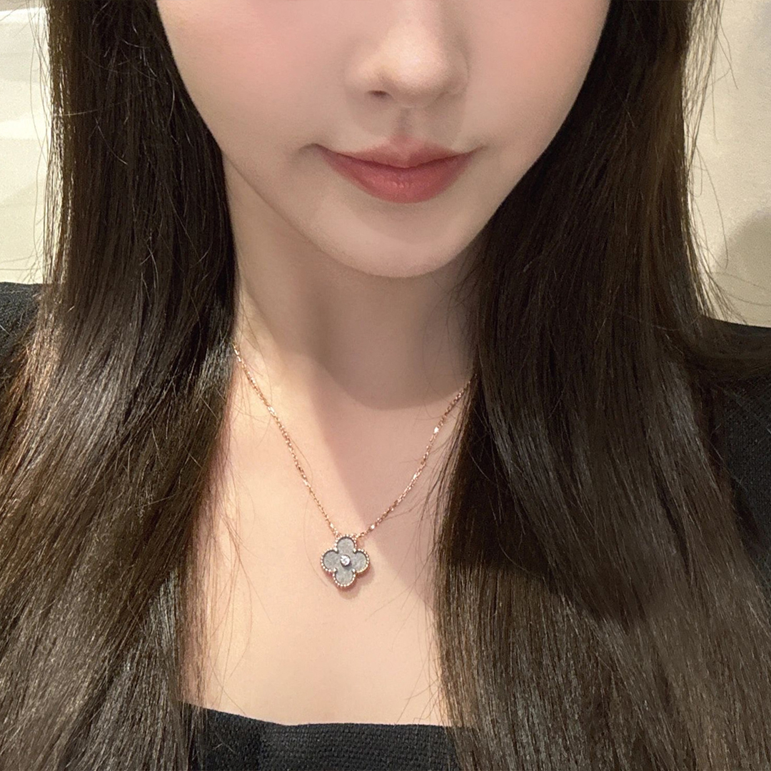 【ヴァンクリーフ】ホリデー限定 ネックレス・ペンダント 1009-1-1