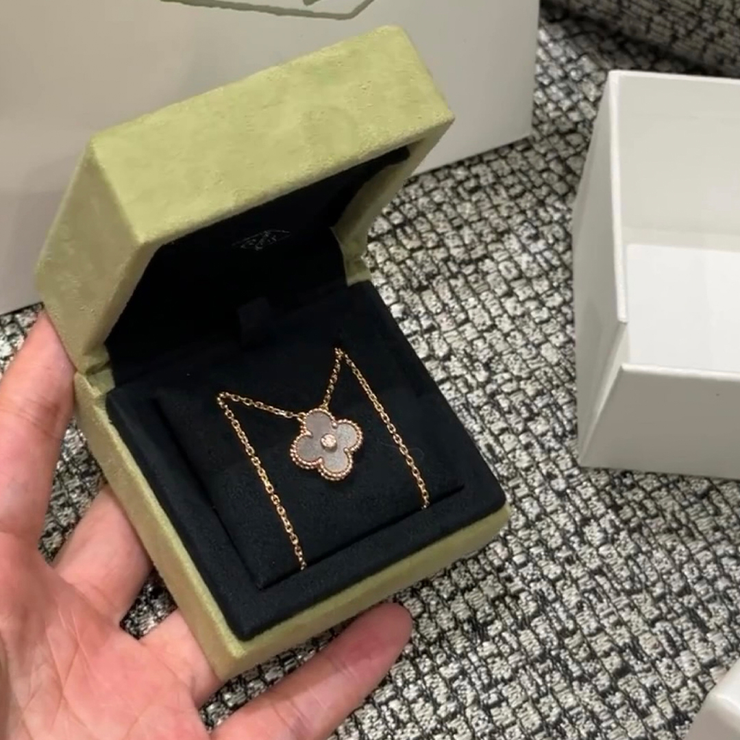 【ヴァンクリーフ】ホリデー限定 ネックレス・ペンダント 1009-1-1