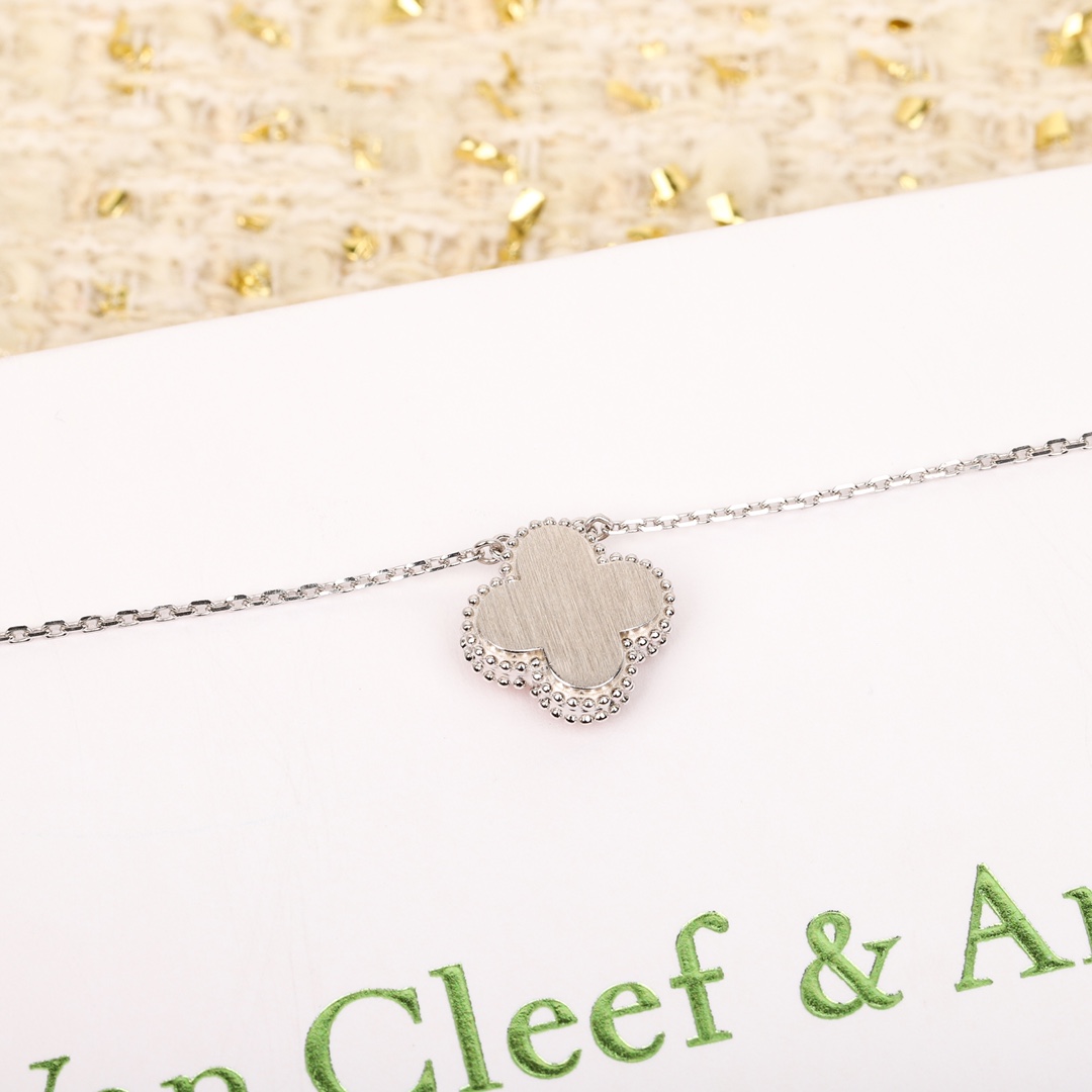 【ヴァンクリーフ】Christmas 限定2024 ネックレス・ペンダント 1015-1-2