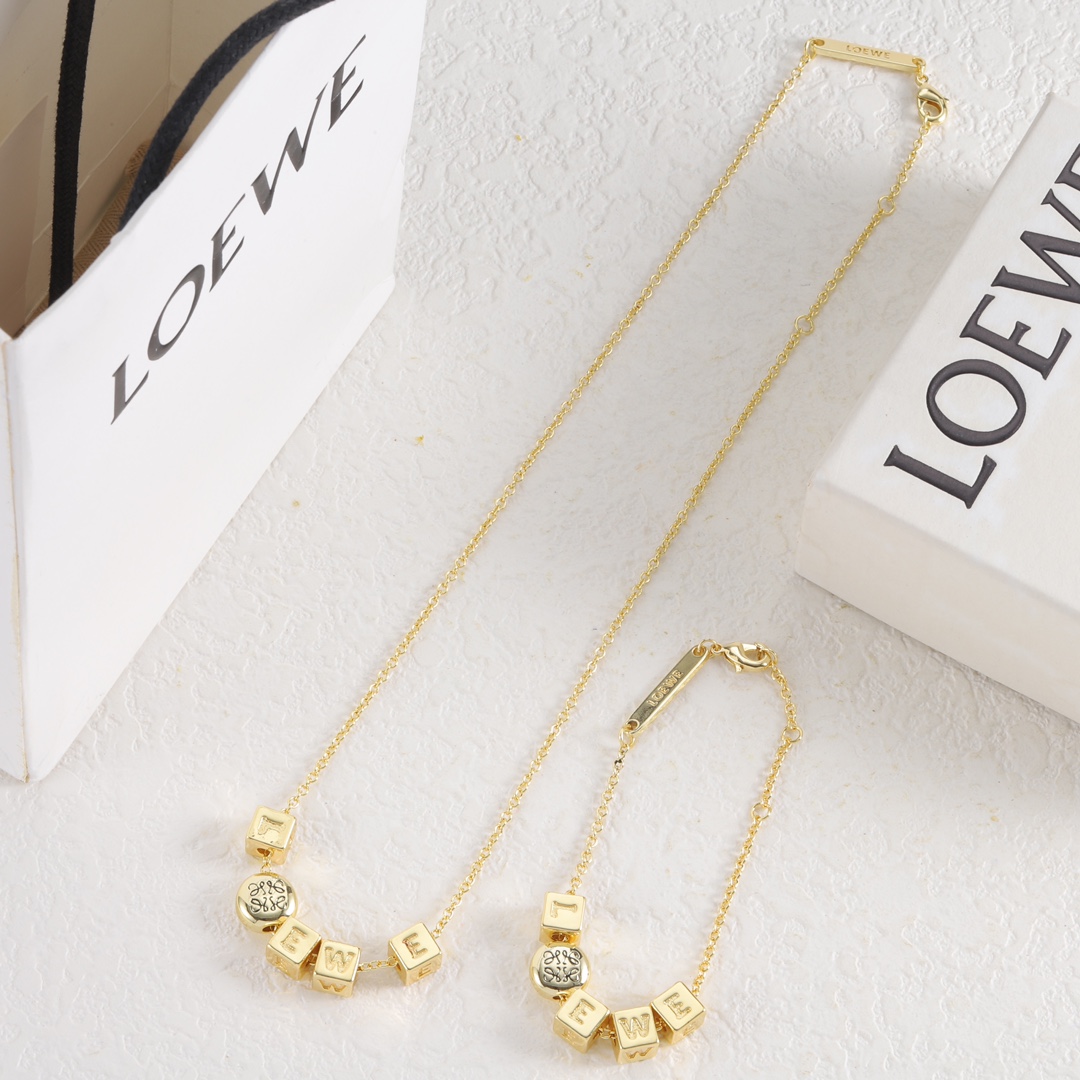 【ロエベ】ネックレス・ペンダント 0828-2-4