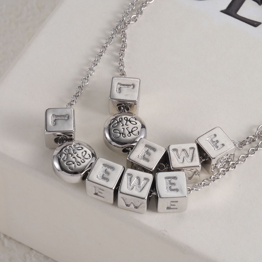 【ロエベ】ネックレス・ペンダント 0828-2-4