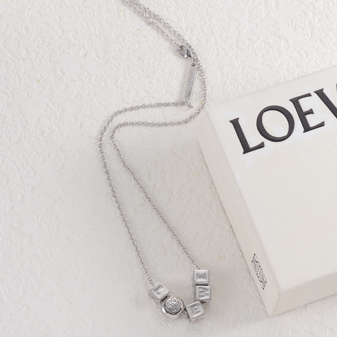 【ロエベ】ネックレス・ペンダント 0828-2-4