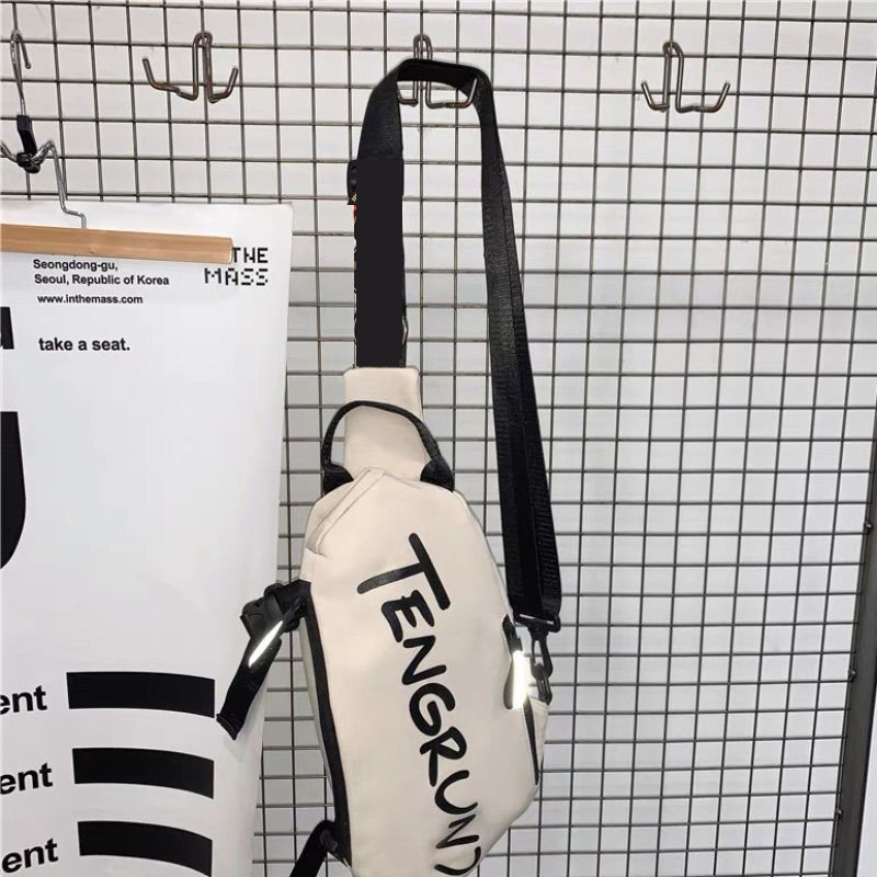 斜挎運動休閒日系單肩包百搭胸包男小背包手提袋